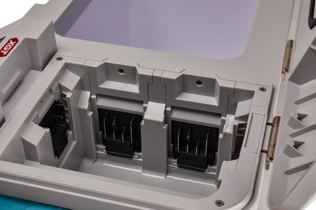 https://api.mastertools.nl/media/catalog/product/cache/4ac98b0d5e81b56bd000310ba88c60e0/m/a/makita-cw001gz-vries-koelbox-met-verwarmfunctie-12v-230v-basic-body-0088381753050-mastertools_nl-7.jpg