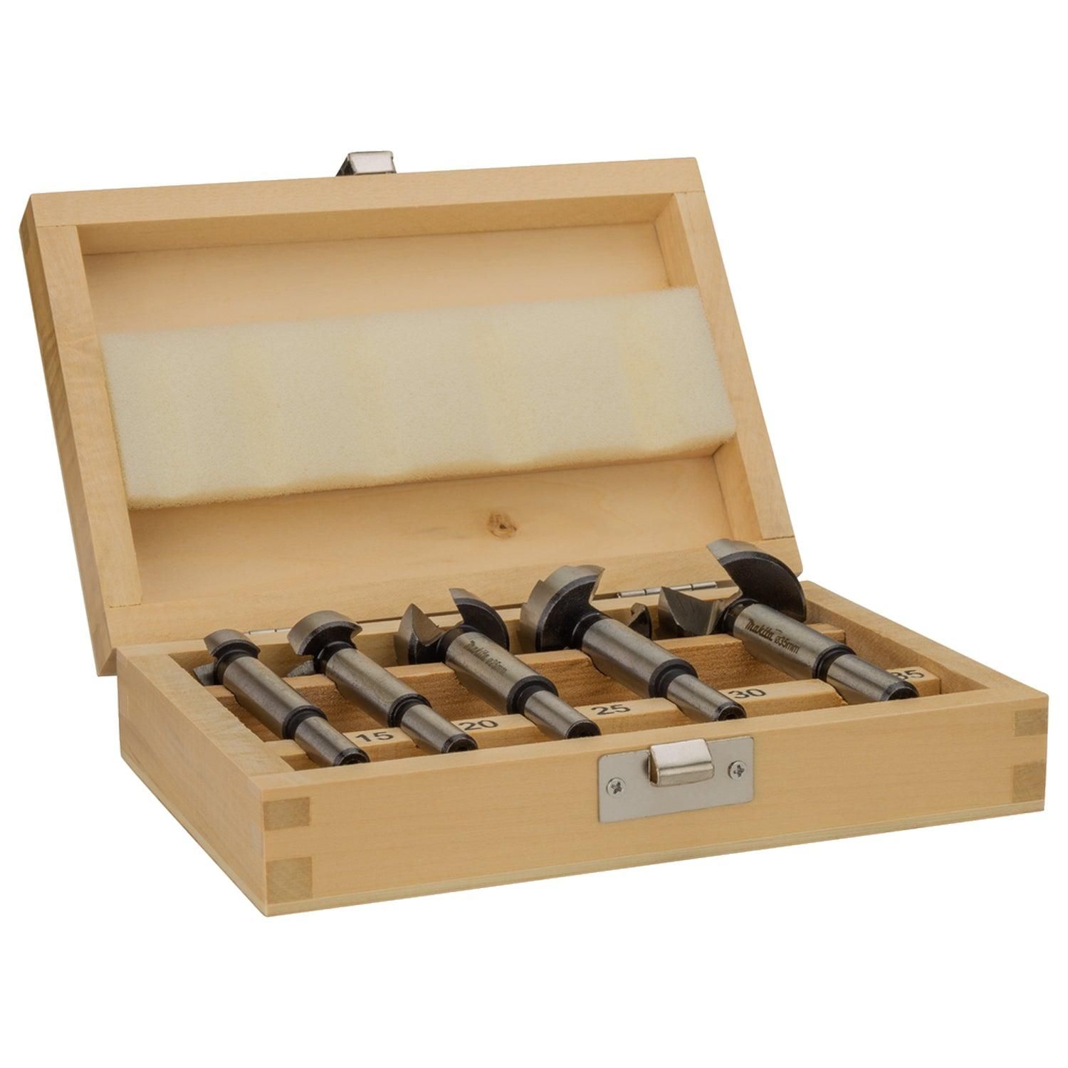 https://api.mastertools.nl/media/catalog/product/cache/4ac98b0d5e81b56bd000310ba88c60e0/m/a/makita-d-47363-cilinderkopboorset-5-delig-in-houten-kist-0088381426893-mastertools_nl-2.jpg