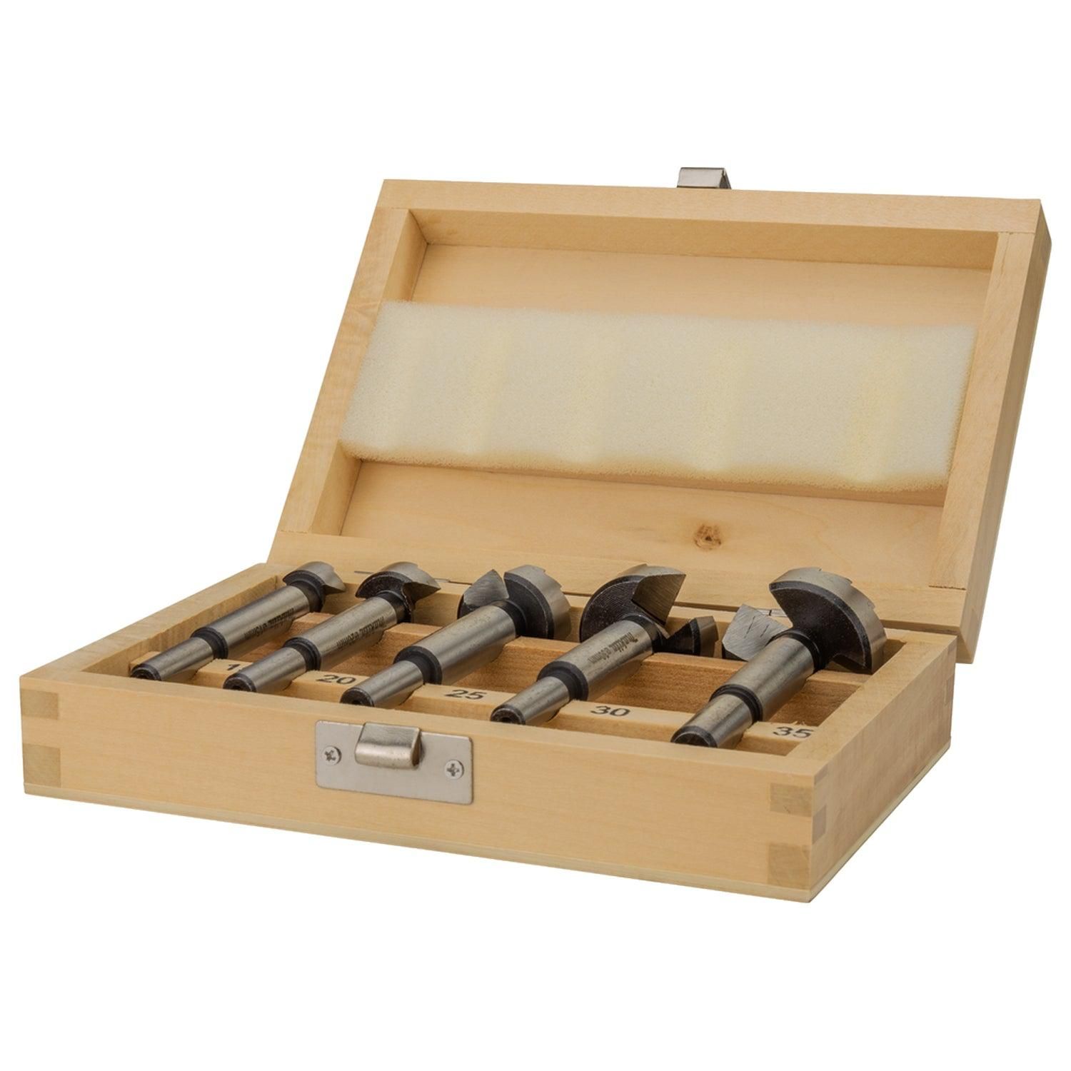 https://api.mastertools.nl/media/catalog/product/cache/4ac98b0d5e81b56bd000310ba88c60e0/m/a/makita-d-47363-cilinderkopboorset-5-delig-in-houten-kist-0088381426893-mastertools_nl-3.jpg