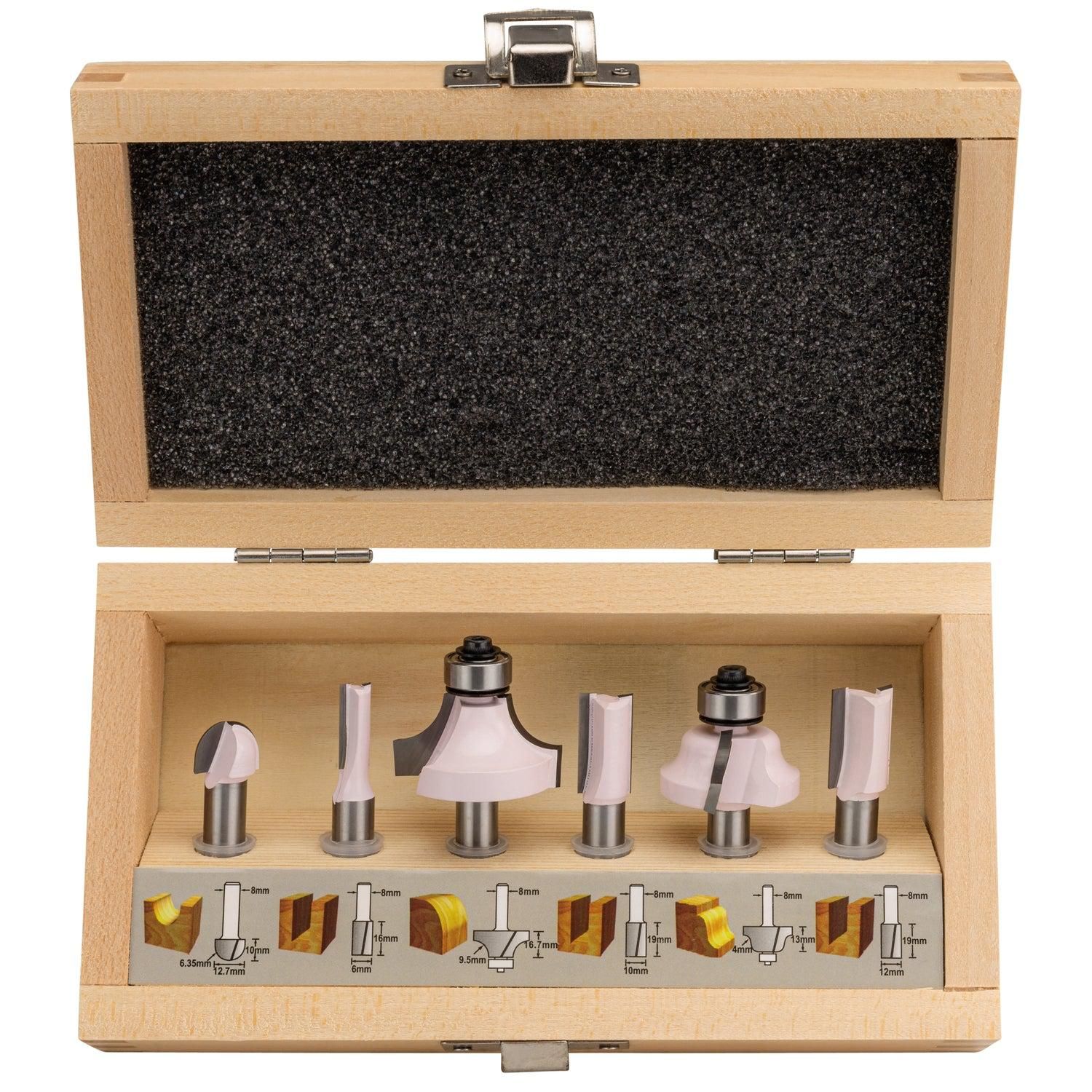 https://api.mastertools.nl/media/catalog/product/cache/4ac98b0d5e81b56bd000310ba88c60e0/m/a/makita-d-53540-frezenset-8mm-6-delig-0088381449915-mastertools_nl-2.jpg
