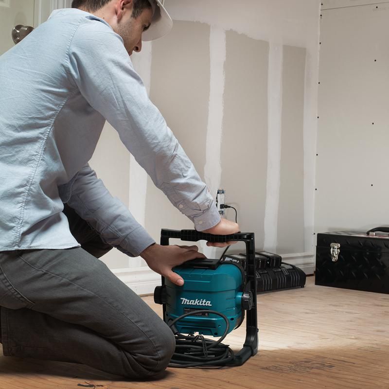 https://api.mastertools.nl/media/catalog/product/cache/4ac98b0d5e81b56bd000310ba88c60e0/m/a/makita-deadml805-led-bouwlamp-18v-230v-0088381699303-mastertools_nl-5.jpg