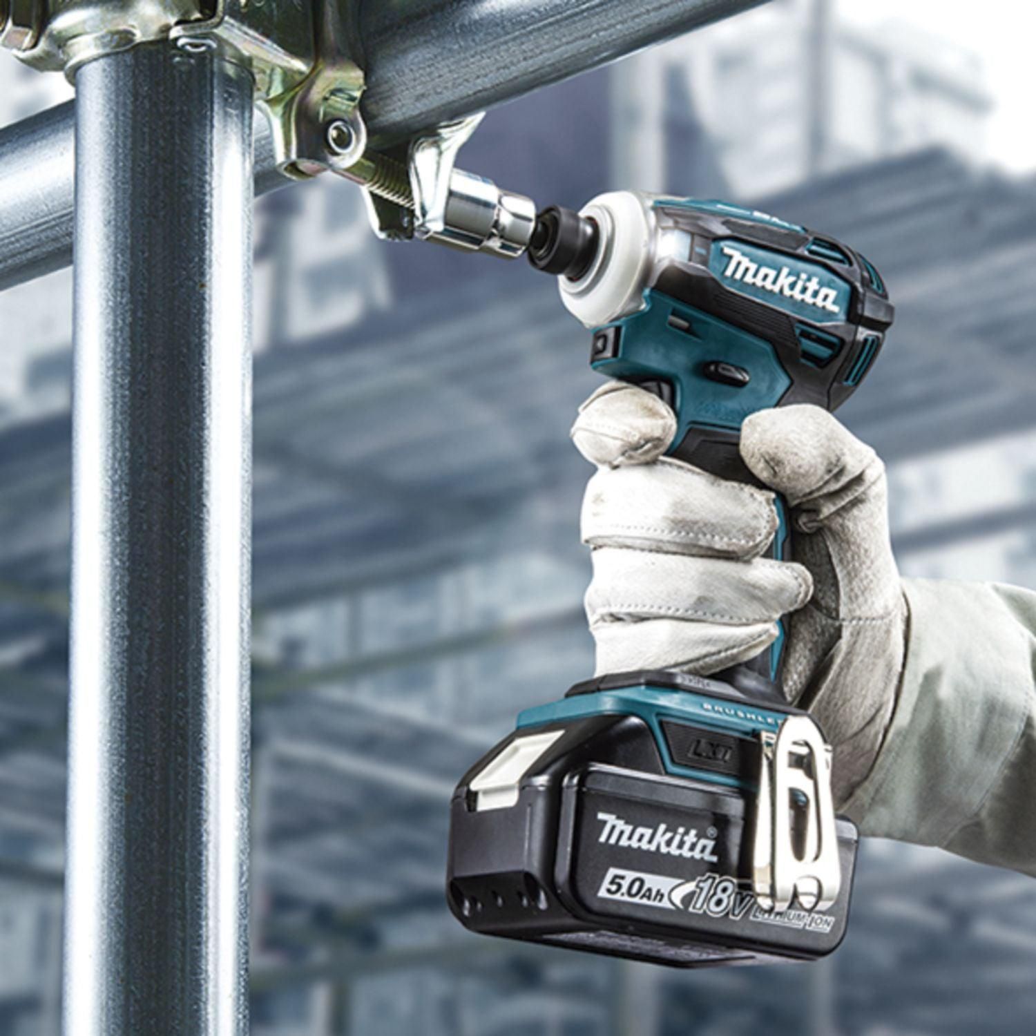 https://api.mastertools.nl/media/catalog/product/cache/4ac98b0d5e81b56bd000310ba88c60e0/m/a/makita-dtd172z-accu-slagschroevendraaier-18v-basic-body-0088381748995-mastertools_nl-6.jpg