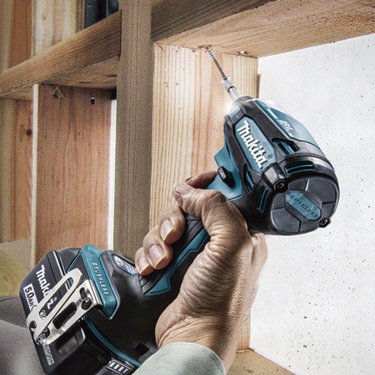 https://api.mastertools.nl/media/catalog/product/cache/4ac98b0d5e81b56bd000310ba88c60e0/m/a/makita-dtd172z-accu-slagschroevendraaier-18v-basic-body-0088381748995-mastertools_nl-7.jpg