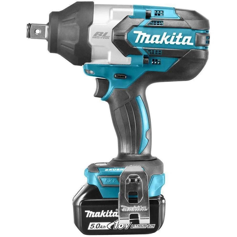 https://api.mastertools.nl/media/catalog/product/cache/4ac98b0d5e81b56bd000310ba88c60e0/m/a/makita-dtw1001rtj-accu-slagmoersleutel-18v-5_0ah-in-mbox-0088381803380-mastertools_nl-2.jpg