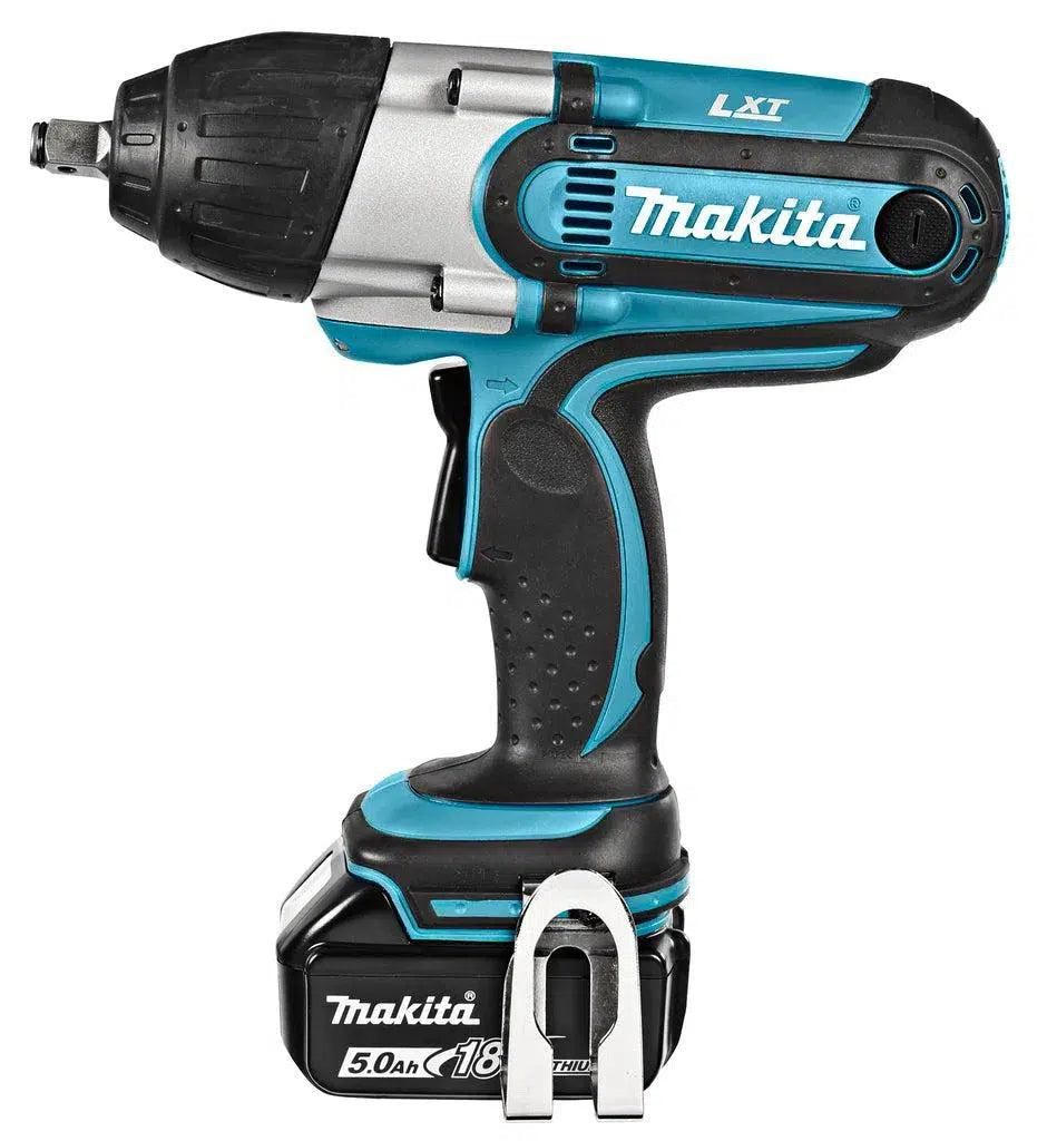https://api.mastertools.nl/media/catalog/product/cache/4ac98b0d5e81b56bd000310ba88c60e0/m/a/makita-dtw450rtj-accu-slagmoersleutel-18v-5_0ah-in-mbox-0088381816632-mastertools_nl-4.jpg