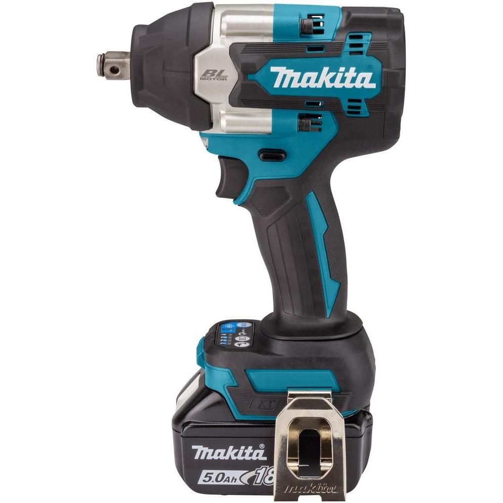 https://api.mastertools.nl/media/catalog/product/cache/4ac98b0d5e81b56bd000310ba88c60e0/m/a/makita-dtw700rtj-accu-slagmoersleutel-18v-5_0ah-in-mbox-0088381723862-mastertools_nl-2.jpg