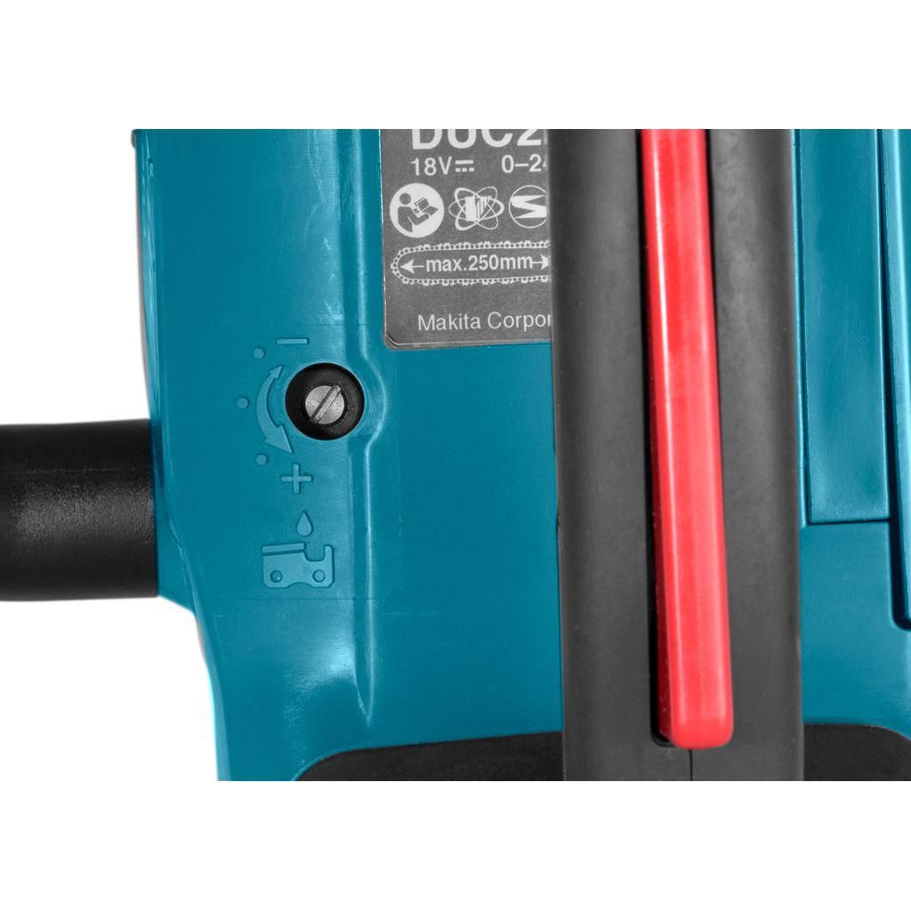 https://api.mastertools.nl/media/catalog/product/cache/4ac98b0d5e81b56bd000310ba88c60e0/m/a/makita-duc254z001-lxt-18v-tophandle-kettingzaag-25-cm-basic-body-0088381775403-mastertools_nl-4.jpg