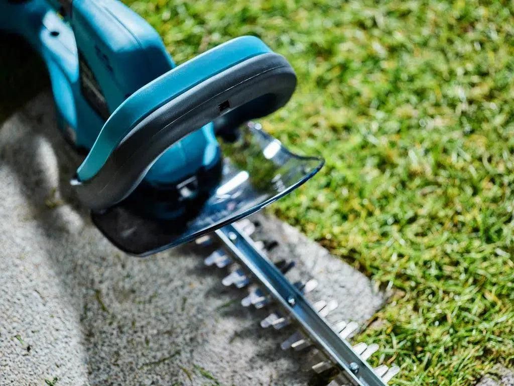 https://api.mastertools.nl/media/catalog/product/cache/4ac98b0d5e81b56bd000310ba88c60e0/m/a/makita-duh523rt-accu-heggenschaar-18v-5_0ah-0088381820769-mastertools_nl-3.jpg