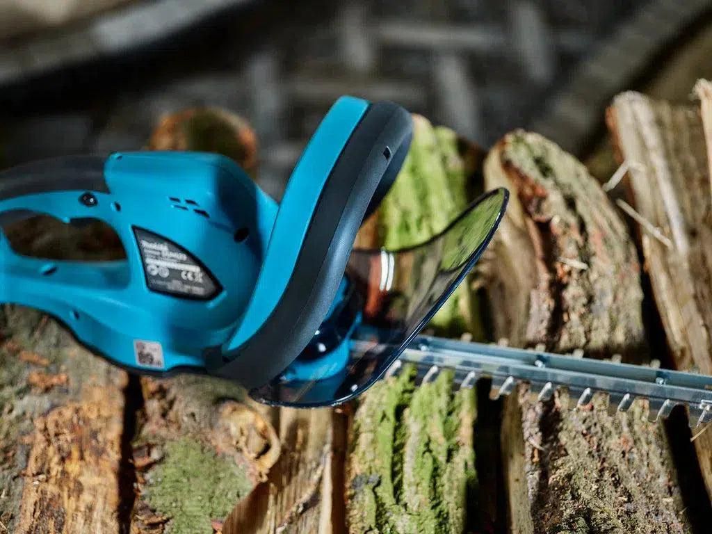 https://api.mastertools.nl/media/catalog/product/cache/4ac98b0d5e81b56bd000310ba88c60e0/m/a/makita-duh523rt-accu-heggenschaar-18v-5_0ah-0088381820769-mastertools_nl-4.jpg