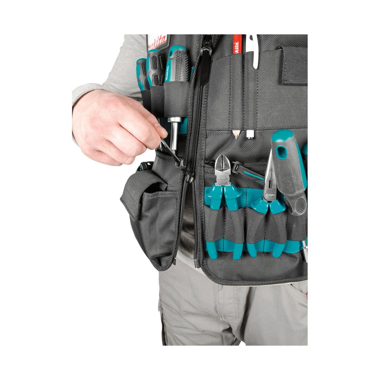 https://api.mastertools.nl/media/catalog/product/cache/4ac98b0d5e81b56bd000310ba88c60e0/m/a/makita-e-15609-gereedschapsvest-0088381598781-mastertools_nl-7.jpg