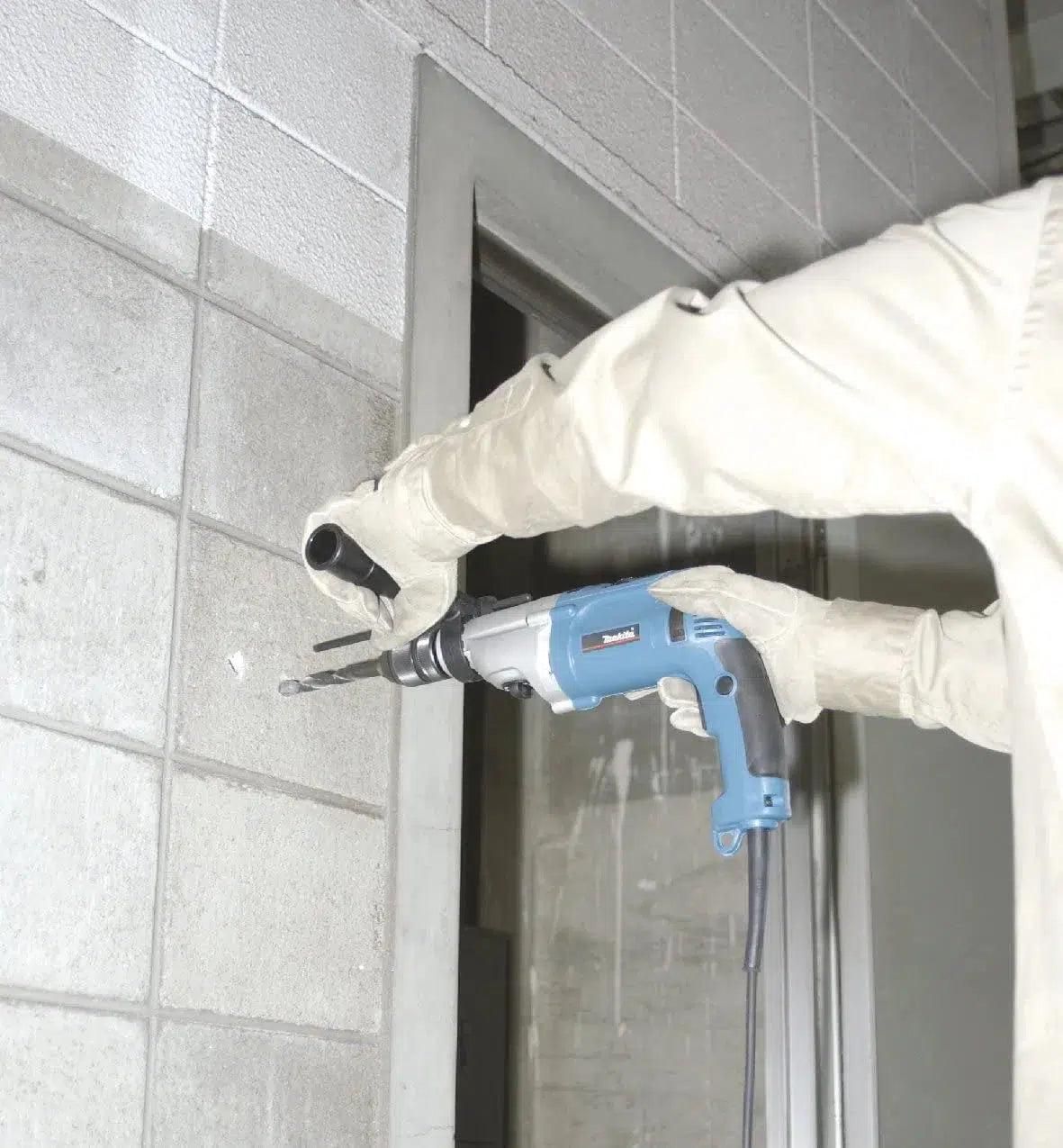 https://api.mastertools.nl/media/catalog/product/cache/4ac98b0d5e81b56bd000310ba88c60e0/m/a/makita-hp2071-klopboormachine-1010w-230v-in-koffer-0088381051682-mastertools_nl-3.jpg