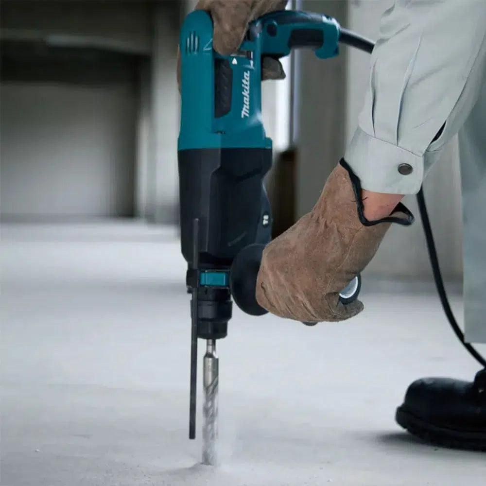 https://api.mastertools.nl/media/catalog/product/cache/4ac98b0d5e81b56bd000310ba88c60e0/m/a/makita-hr2600-boorhamer-sds-800w-in-koffer-0088381606561-mastertools_nl-5.jpg