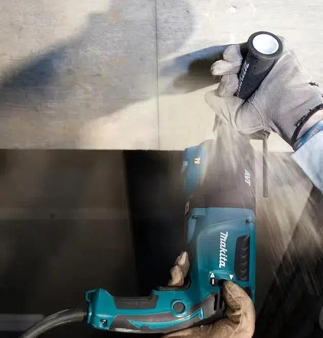 https://api.mastertools.nl/media/catalog/product/cache/4ac98b0d5e81b56bd000310ba88c60e0/m/a/makita-hr2631ftj-combihamer-25mm-800w-avt-inclusief-stofafzuigset-in-mbox-0088381687270-mastertools_nl-7.jpg