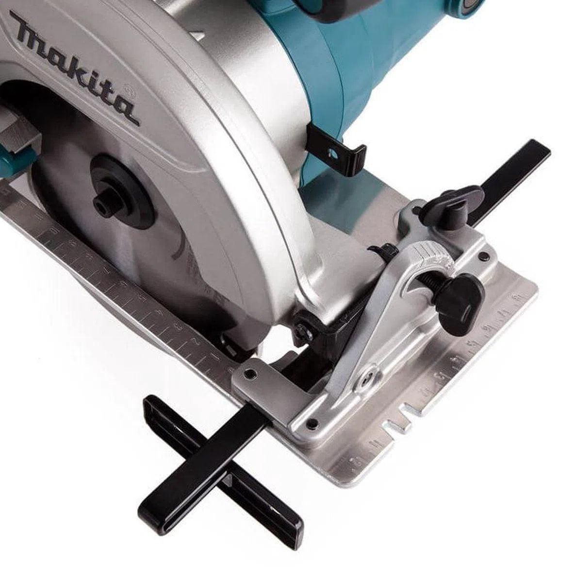 https://api.mastertools.nl/media/catalog/product/cache/4ac98b0d5e81b56bd000310ba88c60e0/m/a/makita-hs6601-cirkelzaag-in-doos-0088381806404-mastertools_nl-4.jpg