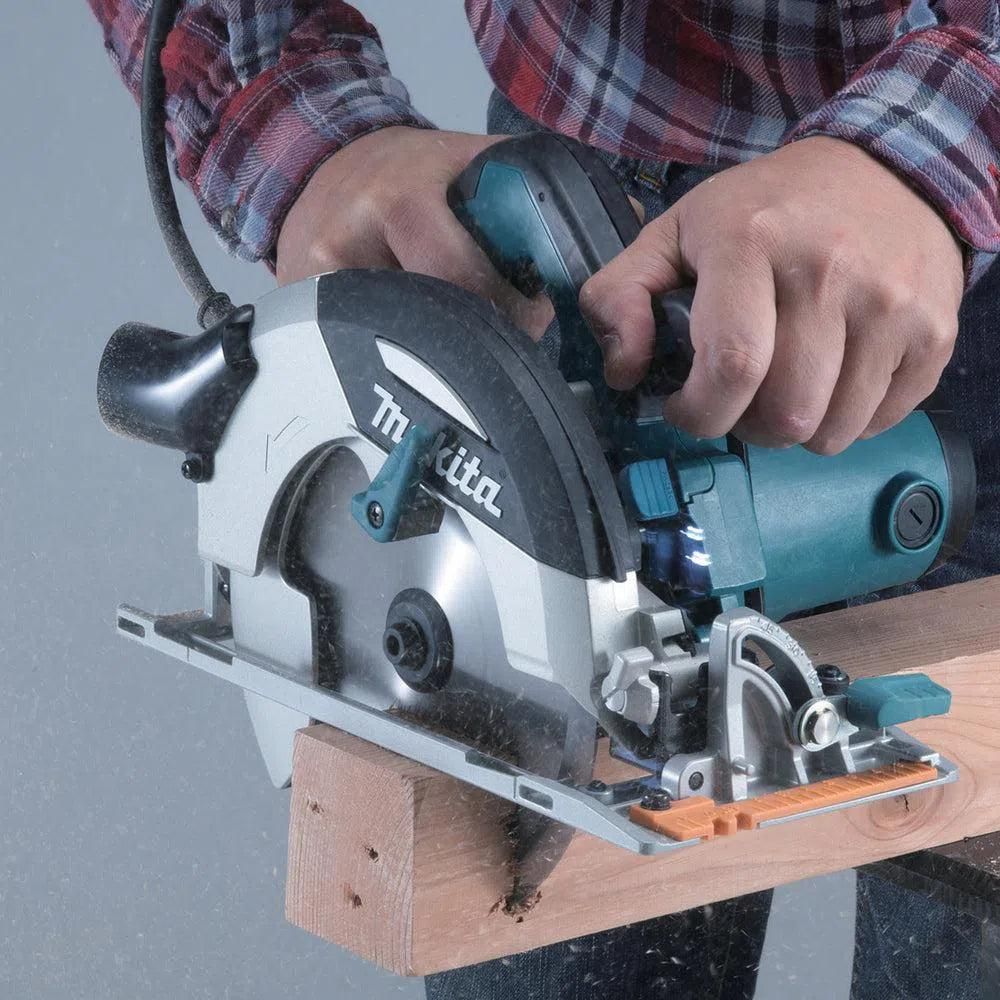 https://api.mastertools.nl/media/catalog/product/cache/4ac98b0d5e81b56bd000310ba88c60e0/m/a/makita-hs7101k-cirkelzaag-o185-190mm-1400w-230v-in-koffer-0088381624794-mastertools_nl-3.jpg