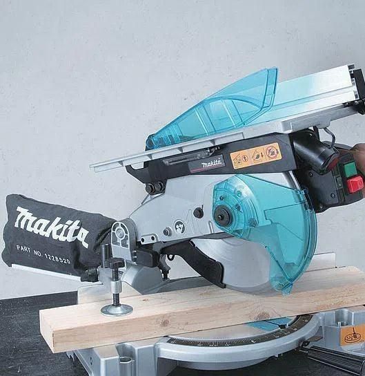 https://api.mastertools.nl/media/catalog/product/cache/4ac98b0d5e81b56bd000310ba88c60e0/m/a/makita-lh1040f-afkortzaag-en-zaagtafel-0088381056984-mastertools_nl-4.jpg