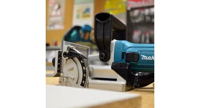https://api.mastertools.nl/media/catalog/product/cache/4ac98b0d5e81b56bd000310ba88c60e0/m/a/makita-pj7000-lamellenfrees-0088381622851-mastertools_nl-3.jpg