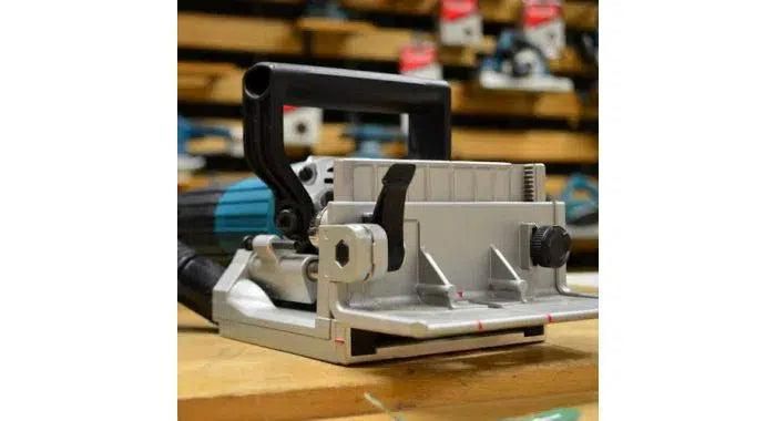 https://api.mastertools.nl/media/catalog/product/cache/4ac98b0d5e81b56bd000310ba88c60e0/m/a/makita-pj7000-lamellenfrees-0088381622851-mastertools_nl-4.jpg
