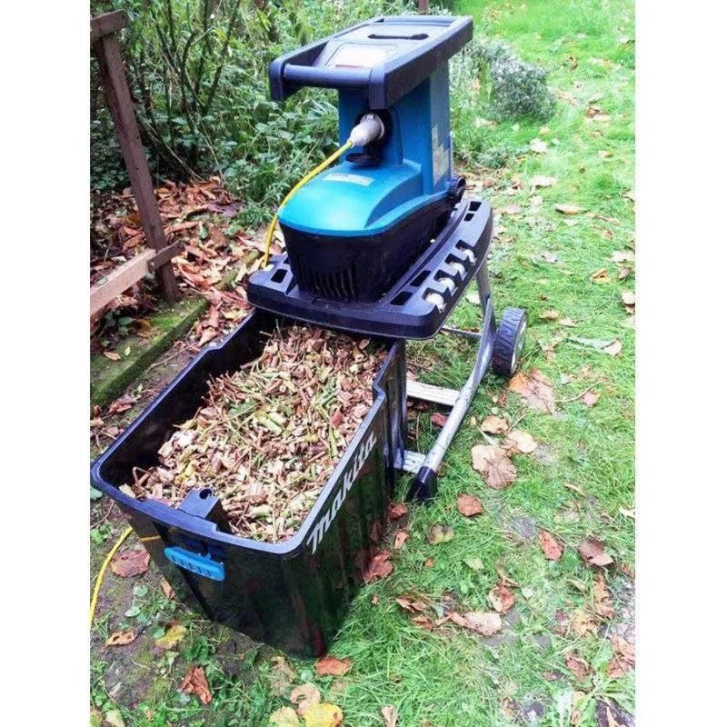 https://api.mastertools.nl/media/catalog/product/cache/4ac98b0d5e81b56bd000310ba88c60e0/m/a/makita-ud2500-hakselaar-0088381643818-mastertools_nl-5.jpg