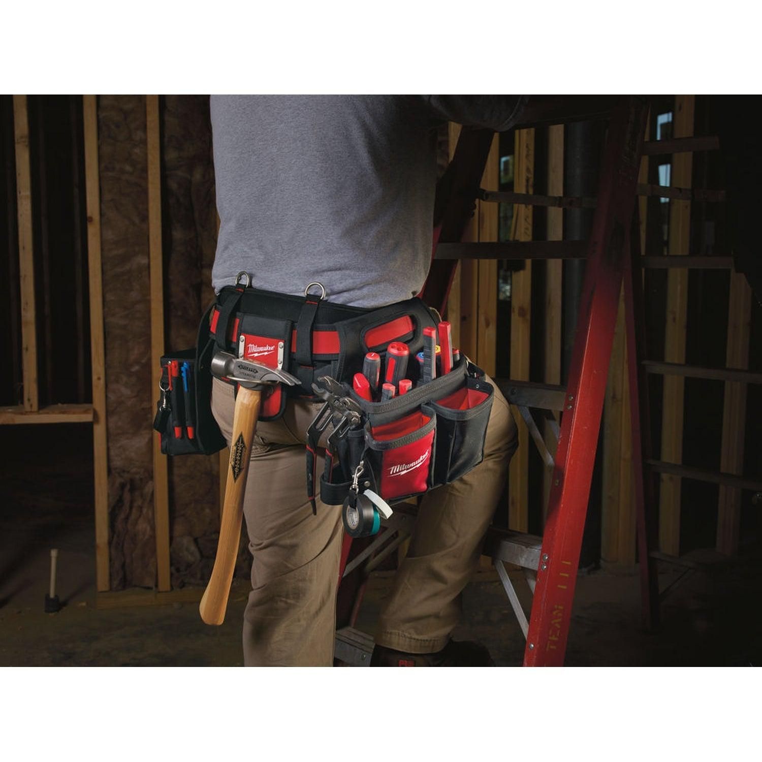 https://api.mastertools.nl/media/catalog/product/cache/4ac98b0d5e81b56bd000310ba88c60e0/m/i/milwaukee-elektriciens-riem-48228110-045242333936-mastertools_nl-3.jpg
