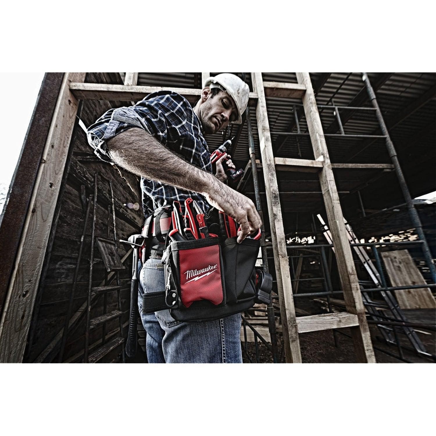 https://api.mastertools.nl/media/catalog/product/cache/4ac98b0d5e81b56bd000310ba88c60e0/m/i/milwaukee-elektriciens-riem-48228110-045242333936-mastertools_nl-4.jpg
