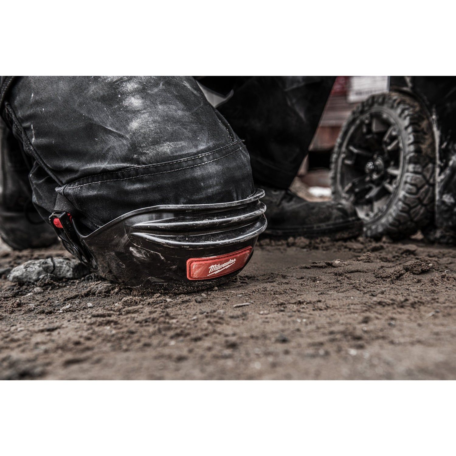 https://api.mastertools.nl/media/catalog/product/cache/4ac98b0d5e81b56bd000310ba88c60e0/m/i/milwaukee-flexibele-kniebeschermer-1-paar-4932478136-4058546340698-mastertools_nl-3.jpg
