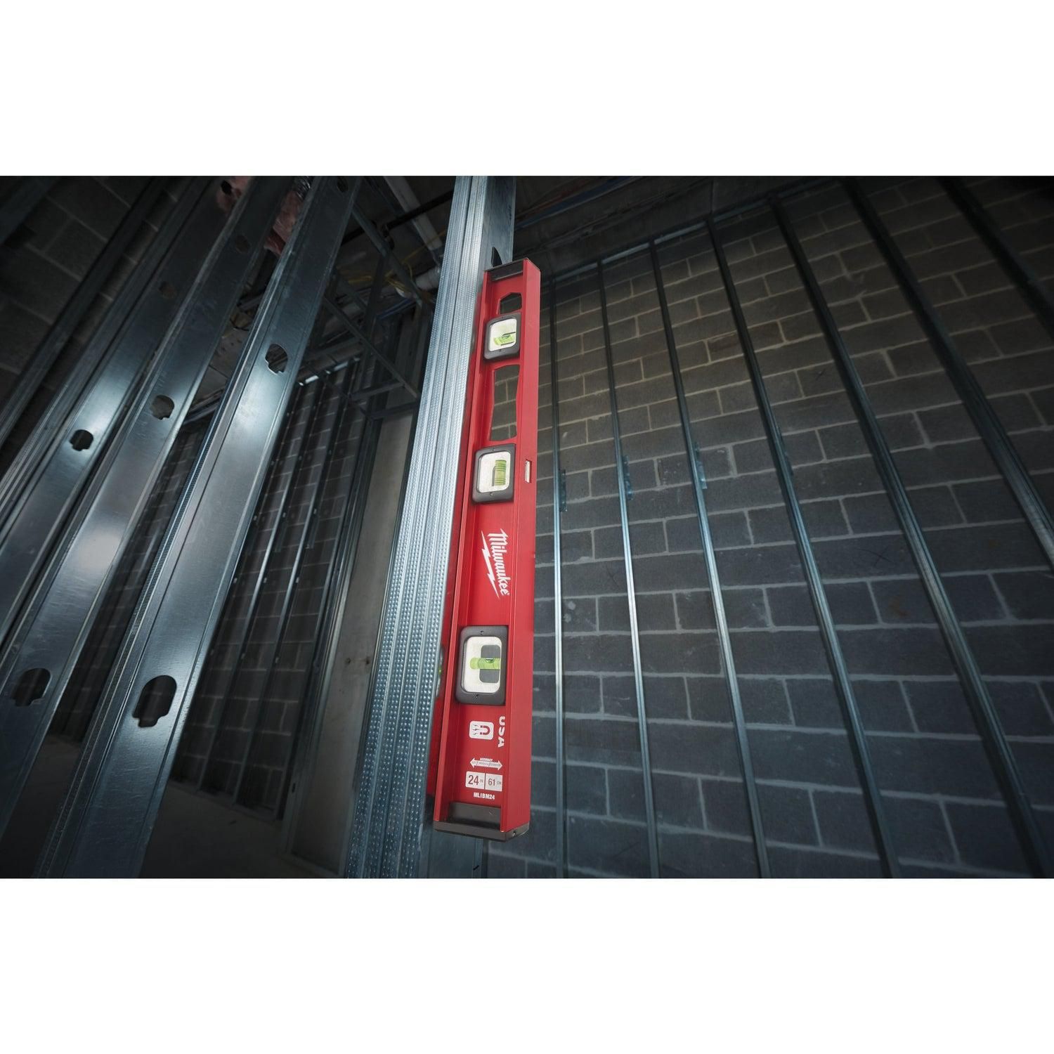 https://api.mastertools.nl/media/catalog/product/cache/4ac98b0d5e81b56bd000310ba88c60e0/m/i/milwaukee-i-beam-waterpas-magnetisch-60cm-4932478565-4058546347581-mastertools_nl-4.jpg