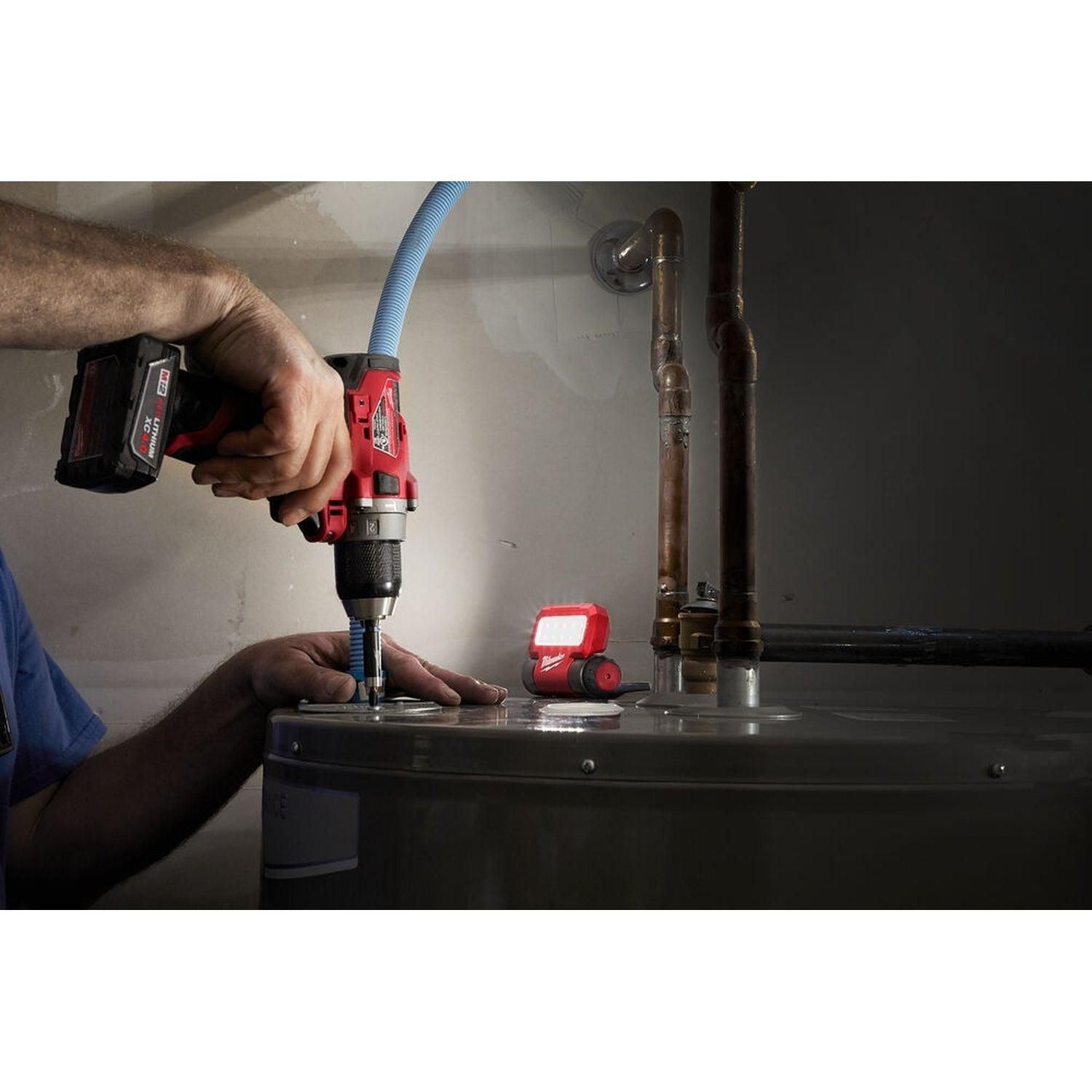 https://api.mastertools.nl/media/catalog/product/cache/4ac98b0d5e81b56bd000310ba88c60e0/m/i/milwaukee-l4-ffl-301-usb-mini-accu-werklamp-basic-body-4058546375607-mastertools_nl-9.jpg