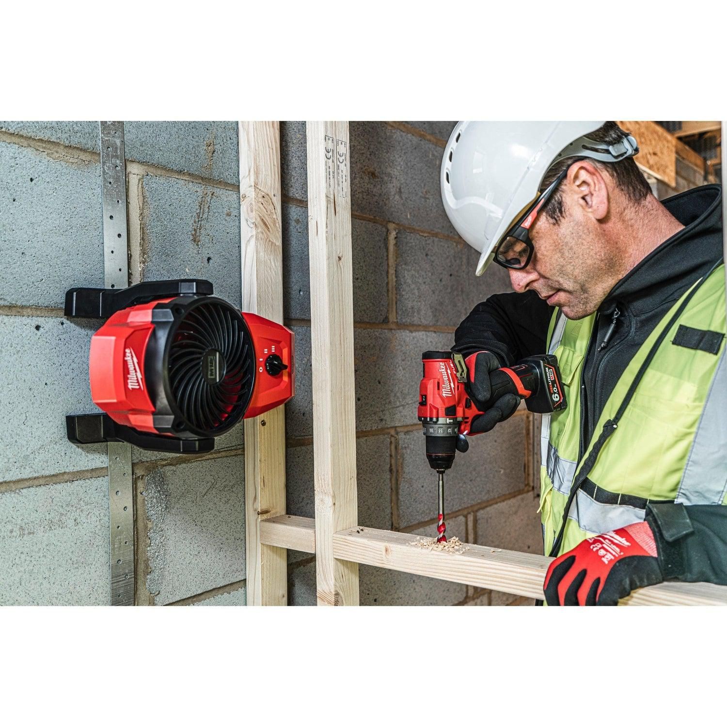 https://api.mastertools.nl/media/catalog/product/cache/4ac98b0d5e81b56bd000310ba88c60e0/m/i/milwaukee-m12-af-0-accu-ventilator-12v-basic-body-4933478228-4058546344054-mastertools_nl-4.jpg