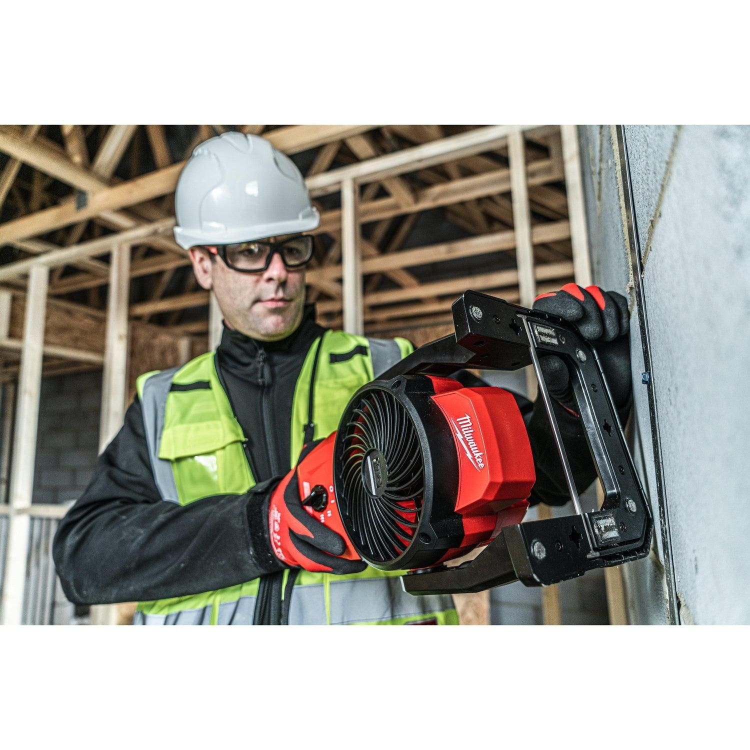 https://api.mastertools.nl/media/catalog/product/cache/4ac98b0d5e81b56bd000310ba88c60e0/m/i/milwaukee-m12-af-0-accu-ventilator-12v-basic-body-4933478228-4058546344054-mastertools_nl-5.jpg