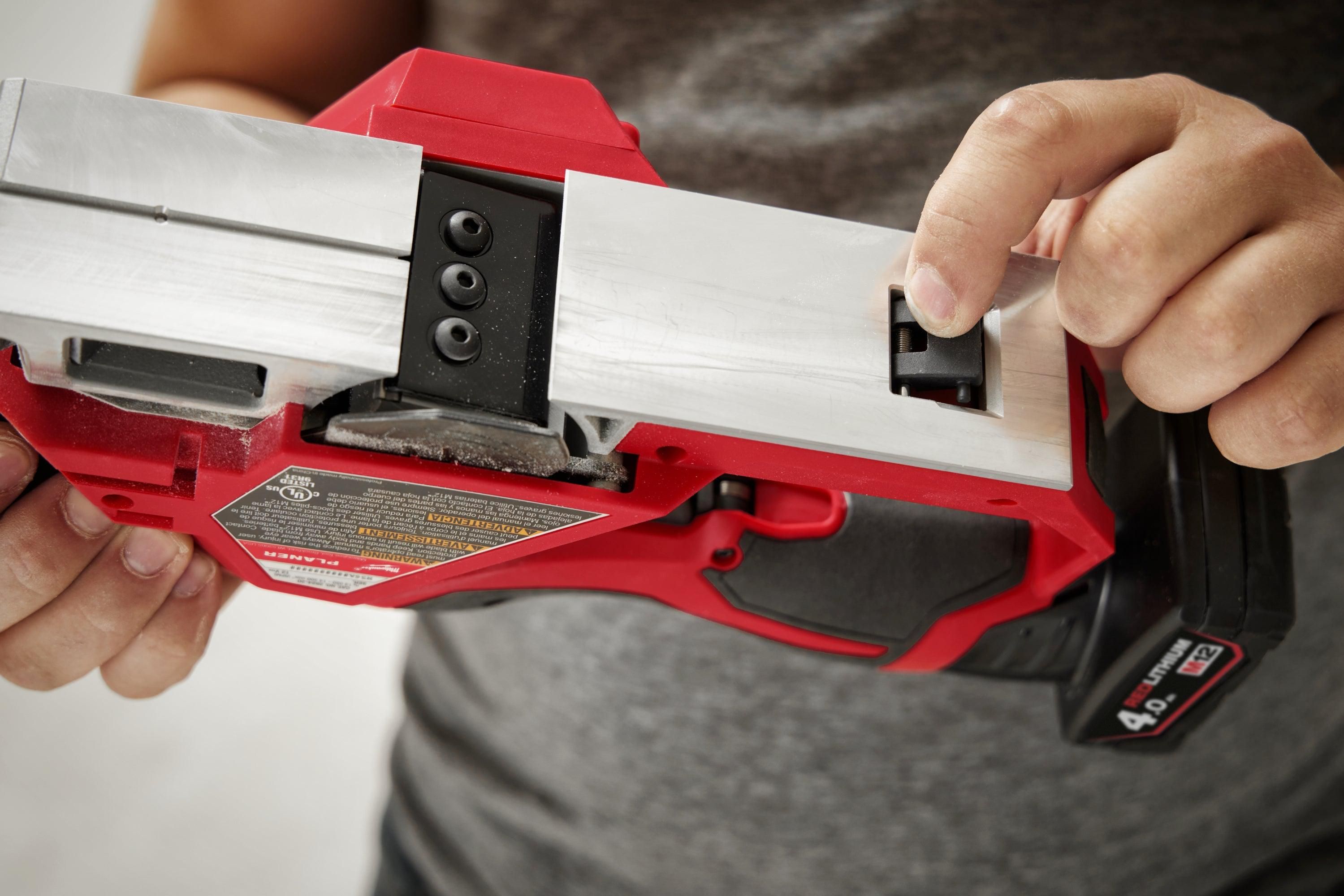 https://api.mastertools.nl/media/catalog/product/cache/4ac98b0d5e81b56bd000310ba88c60e0/m/i/milwaukee-m12-blp-0x-accu-schaafmachine-12v-basic-body-m12tm-in-koffer-4933492850-4058546477219-mastertools_nl-10.jpg