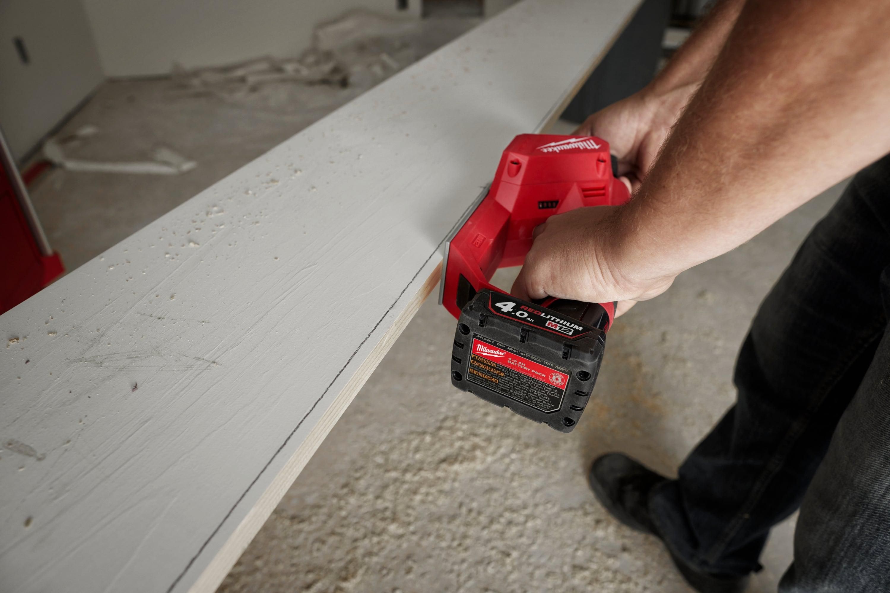 https://api.mastertools.nl/media/catalog/product/cache/4ac98b0d5e81b56bd000310ba88c60e0/m/i/milwaukee-m12-blp-0x-accu-schaafmachine-12v-basic-body-m12tm-in-koffer-4933492850-4058546477219-mastertools_nl-11.jpg