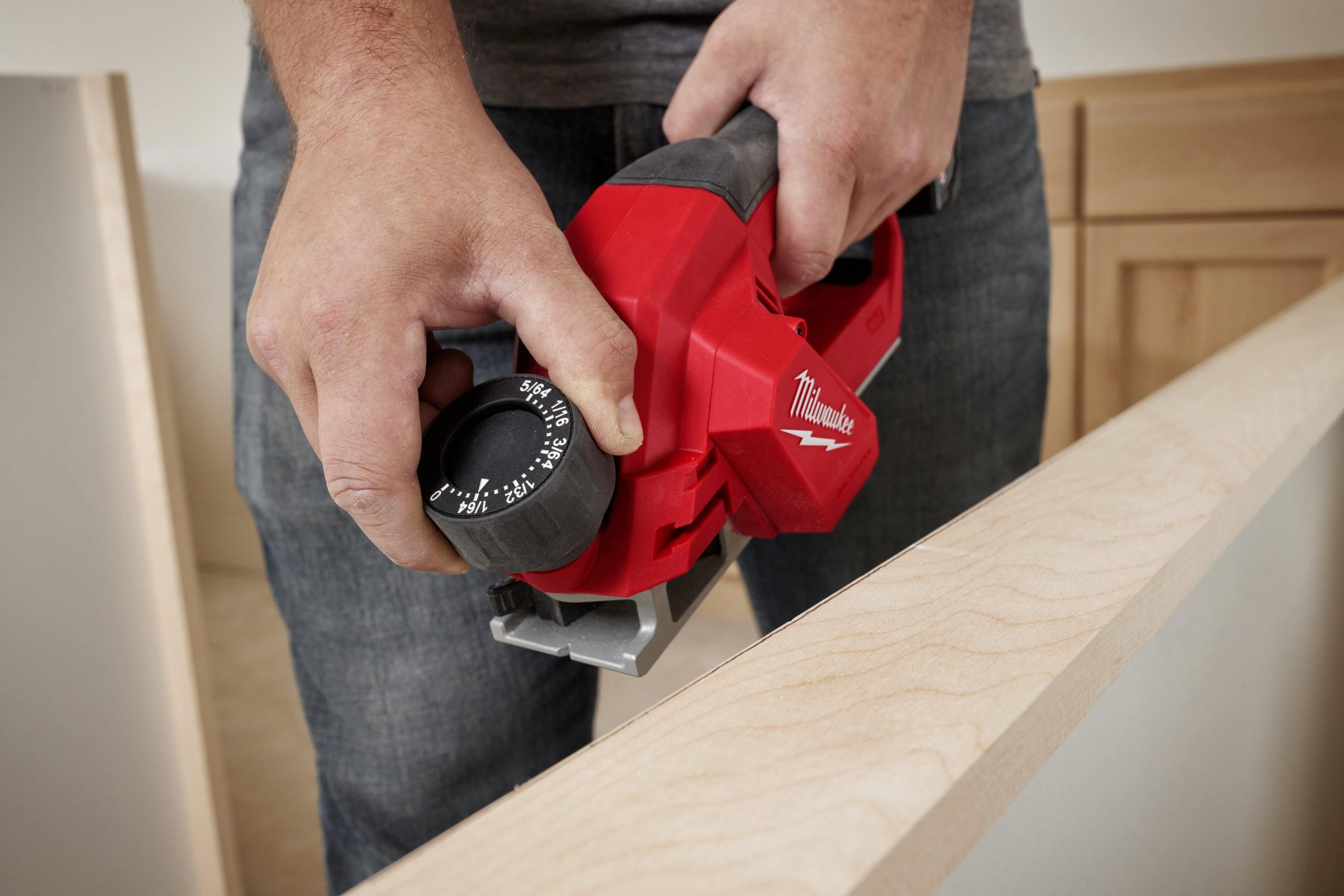 https://api.mastertools.nl/media/catalog/product/cache/4ac98b0d5e81b56bd000310ba88c60e0/m/i/milwaukee-m12-blp-0x-accu-schaafmachine-12v-basic-body-m12tm-in-koffer-4933492850-4058546477219-mastertools_nl-12.jpg