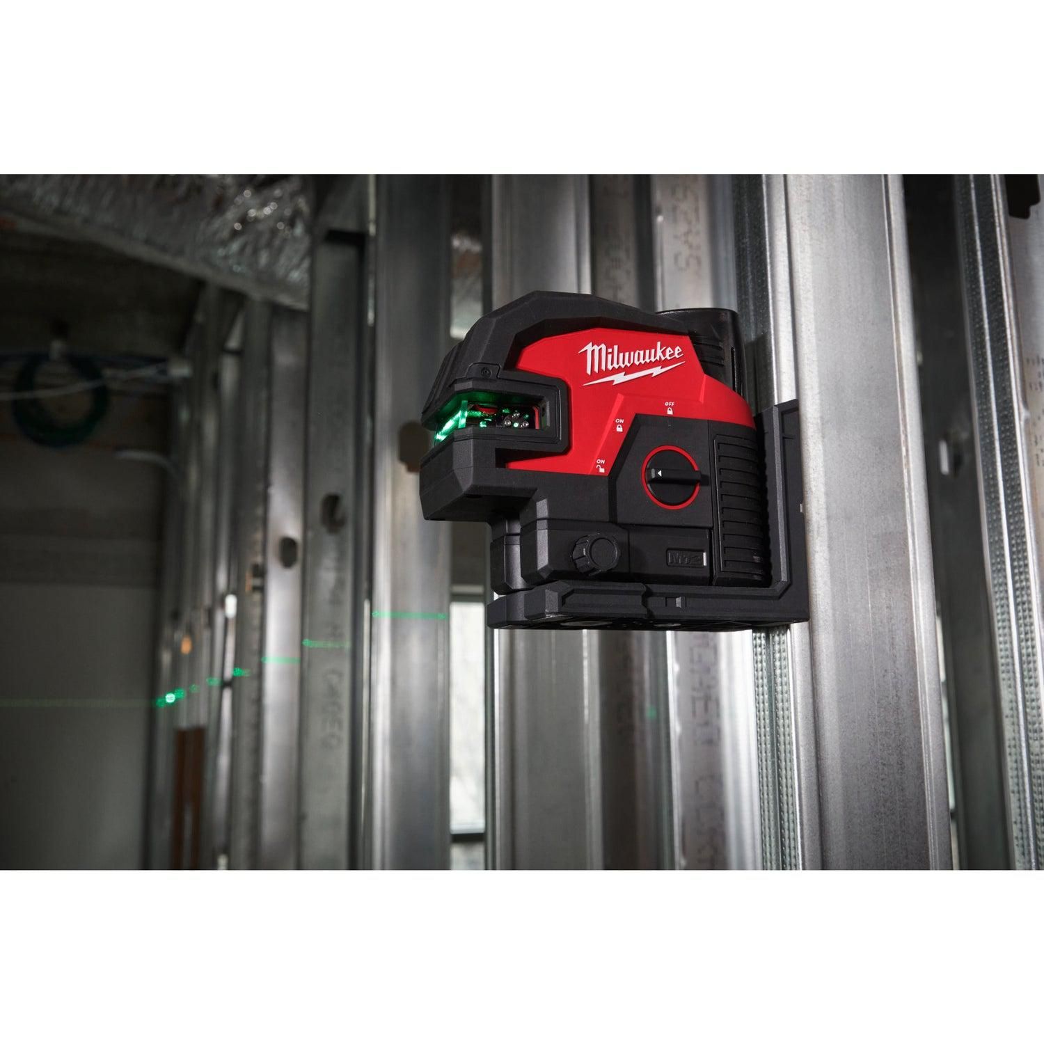 https://api.mastertools.nl/media/catalog/product/cache/4ac98b0d5e81b56bd000310ba88c60e0/m/i/milwaukee-m12-cll4p-0c-accu-kruislijnlaser-met-4-punten-12v-basic-body-in-transportkoffer-4933479202-4058546369965-mastertools_nl-3.jpg