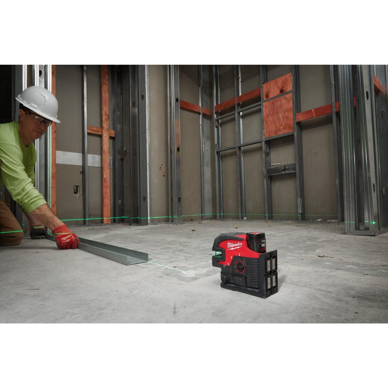 https://api.mastertools.nl/media/catalog/product/cache/4ac98b0d5e81b56bd000310ba88c60e0/m/i/milwaukee-m12-cll4p-0c-accu-kruislijnlaser-met-4-punten-12v-basic-body-in-transportkoffer-4933479202-4058546369965-mastertools_nl-5.jpg