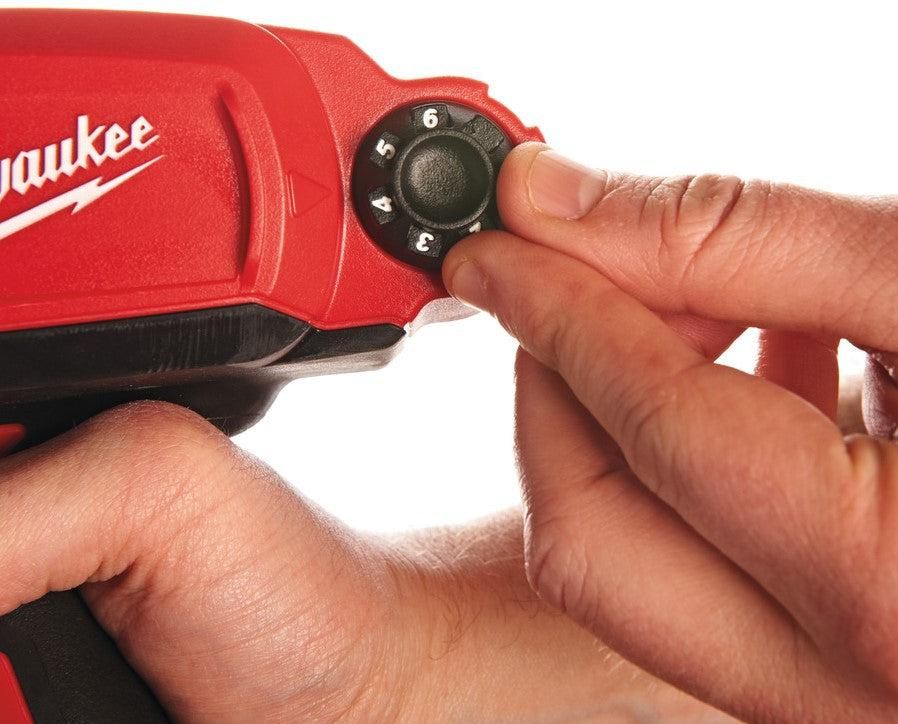 https://api.mastertools.nl/media/catalog/product/cache/4ac98b0d5e81b56bd000310ba88c60e0/m/i/milwaukee-m12-pcg310c-201b-accu-subcompact-kit-lijmpistool-m12tm-in-tas-4933441655-4002395001866-mastertools_nl-3.jpg
