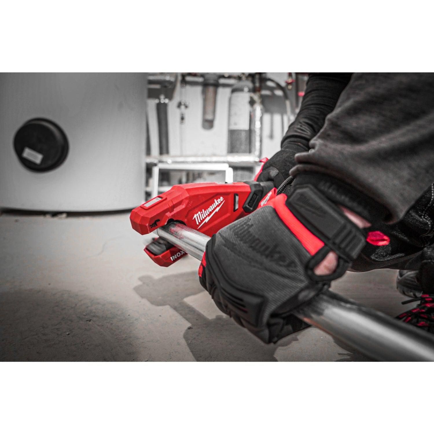 https://api.mastertools.nl/media/catalog/product/cache/4ac98b0d5e81b56bd000310ba88c60e0/m/i/milwaukee-m12-pcss-202c-raptortm-accu-pijpsnijder-rvs-12v-2_0ah-in-transportkoffer-4933479242-4058546370367-mastertools_nl-10.jpg