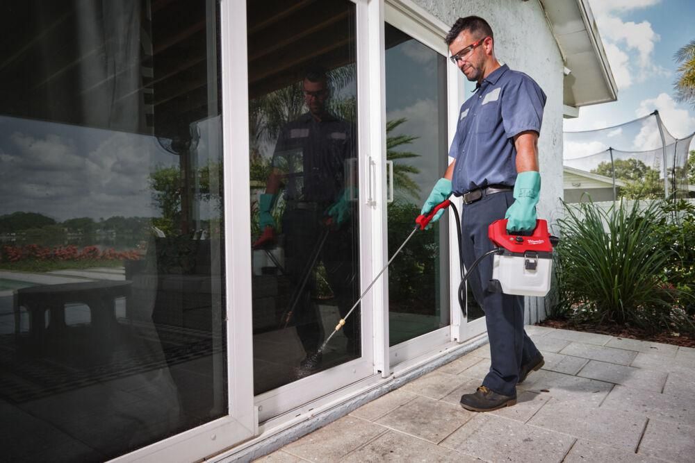 https://api.mastertools.nl/media/catalog/product/cache/4ac98b0d5e81b56bd000310ba88c60e0/m/i/milwaukee-m12tm-bhcs3l-0-chemische-sprayer-37-liter-12v-basic-body-4933480781-4058546410667-mastertools_nl-11.jpg