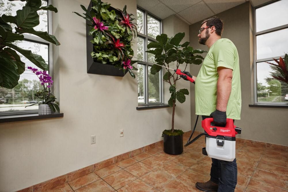 https://api.mastertools.nl/media/catalog/product/cache/4ac98b0d5e81b56bd000310ba88c60e0/m/i/milwaukee-m12tm-bhcs3l-201-chemische-sprayer-37-liter-12v-20ah-4933480782-4058546410674-mastertools_nl-7.jpg