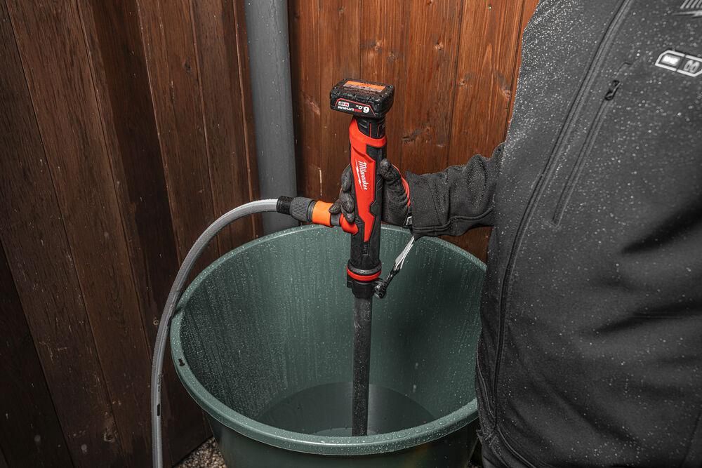 https://api.mastertools.nl/media/catalog/product/cache/4ac98b0d5e81b56bd000310ba88c60e0/m/i/milwaukee-m12tm-bswp-0-accu-staafwaterpomp-12v-basic-body-in-doos-4933479639-4058546374334-mastertools_nl-8.jpg