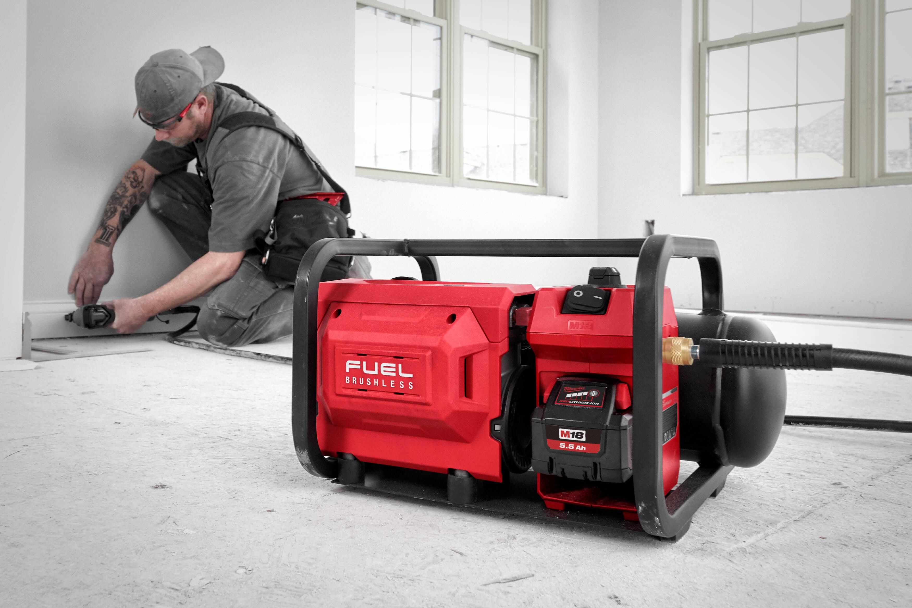 https://api.mastertools.nl/media/catalog/product/cache/4ac98b0d5e81b56bd000310ba88c60e0/m/i/milwaukee-m18-fac-0-accu-compressor-18v-basic-body-4933472166-4058546325626-mastertools_nl-11.jpg