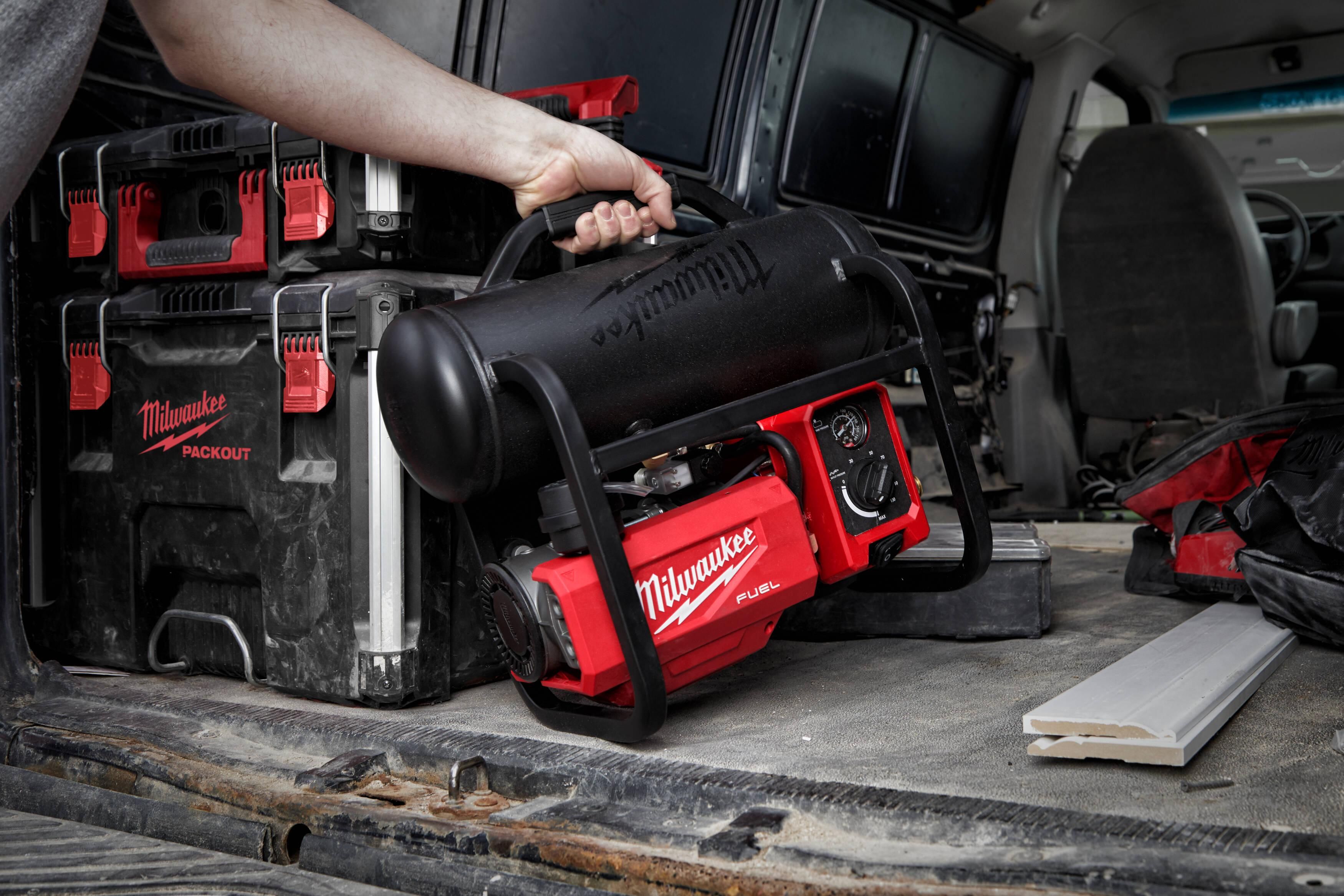 https://api.mastertools.nl/media/catalog/product/cache/4ac98b0d5e81b56bd000310ba88c60e0/m/i/milwaukee-m18-fac-0-accu-compressor-18v-basic-body-4933472166-4058546325626-mastertools_nl-13.jpg