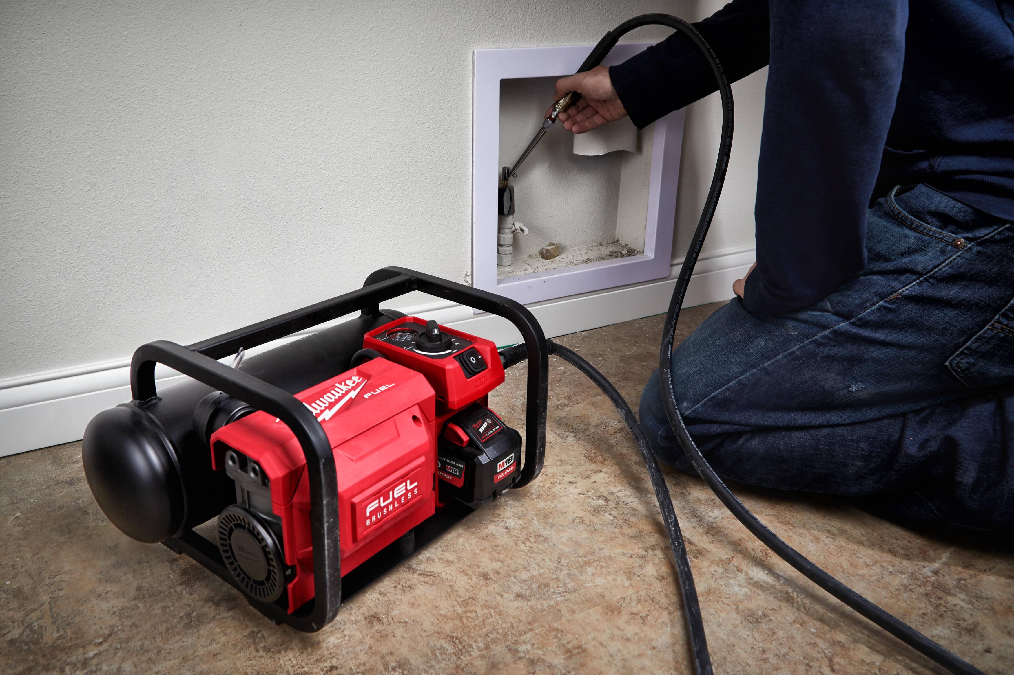 https://api.mastertools.nl/media/catalog/product/cache/4ac98b0d5e81b56bd000310ba88c60e0/m/i/milwaukee-m18-fac-0-accu-compressor-18v-basic-body-4933472166-4058546325626-mastertools_nl-14.jpg