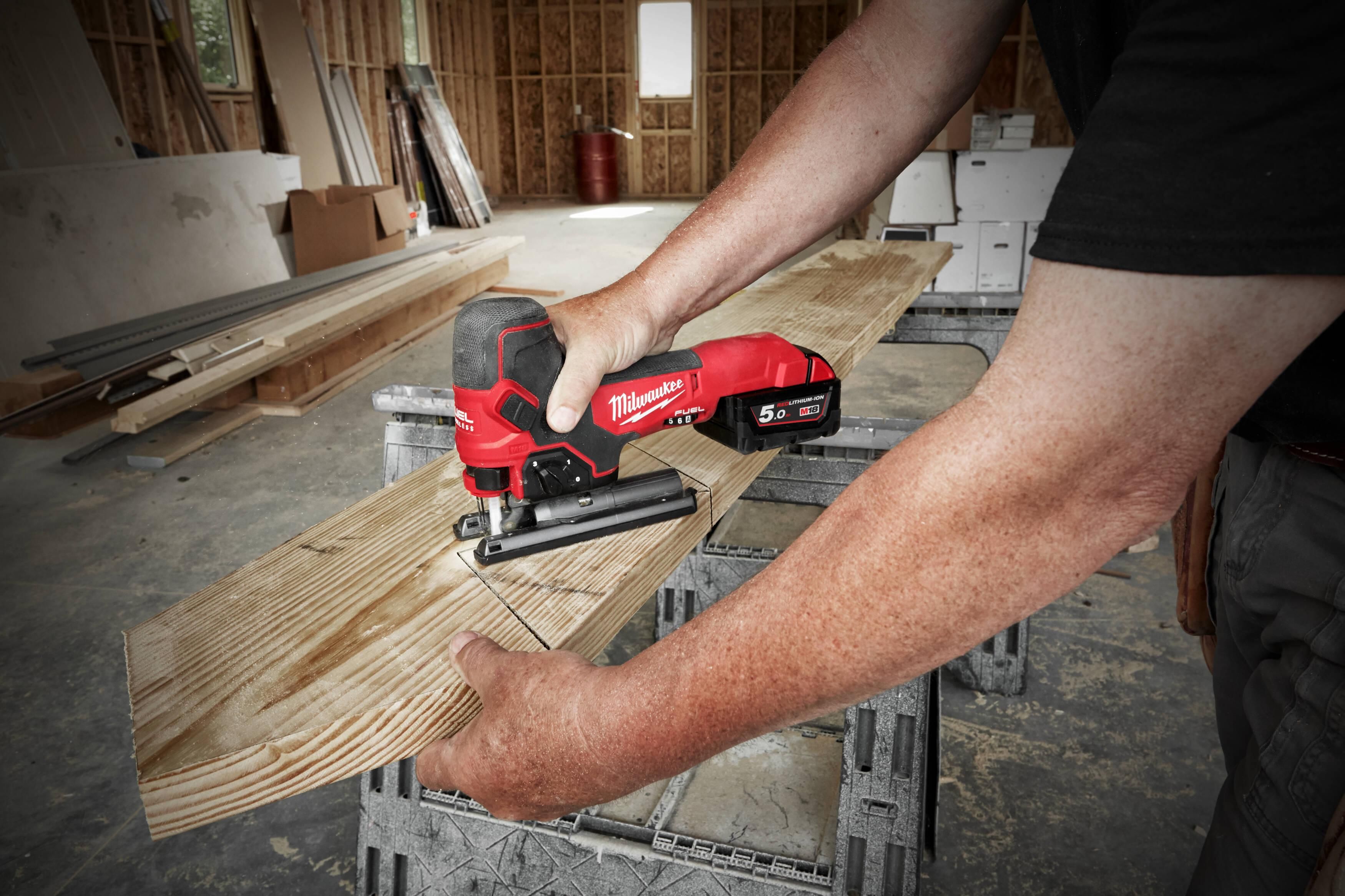https://api.mastertools.nl/media/catalog/product/cache/4ac98b0d5e81b56bd000310ba88c60e0/m/i/milwaukee-m18-fbjs-0x-accu-decoupeerzaag-18v-basic-body-m18-fueltm-in-hd-box-4933464799-4058546227449-mastertools_nl-5.jpg