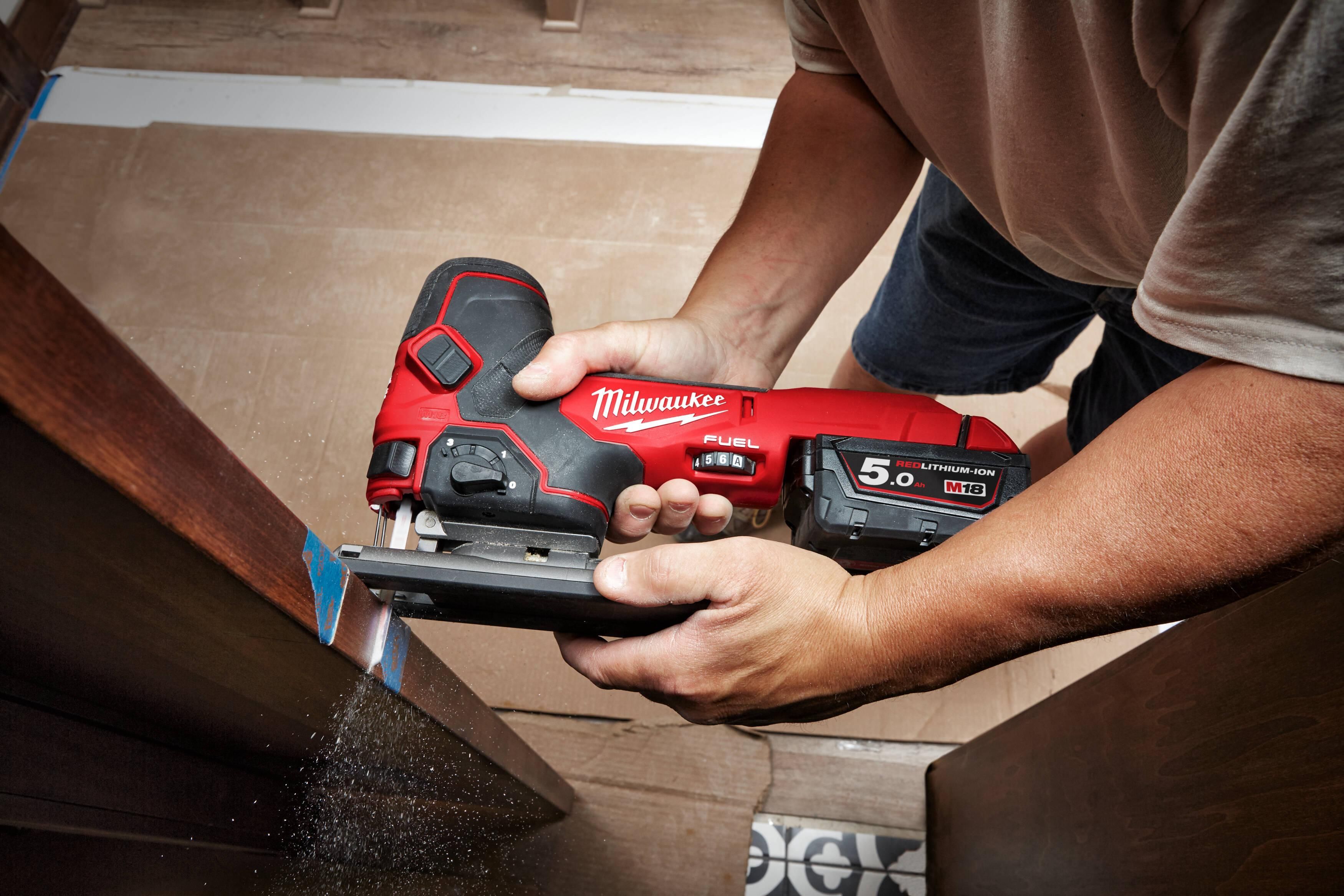 https://api.mastertools.nl/media/catalog/product/cache/4ac98b0d5e81b56bd000310ba88c60e0/m/i/milwaukee-m18-fbjs-0x-accu-decoupeerzaag-18v-basic-body-m18-fueltm-in-hd-box-4933464799-4058546227449-mastertools_nl-6.jpg