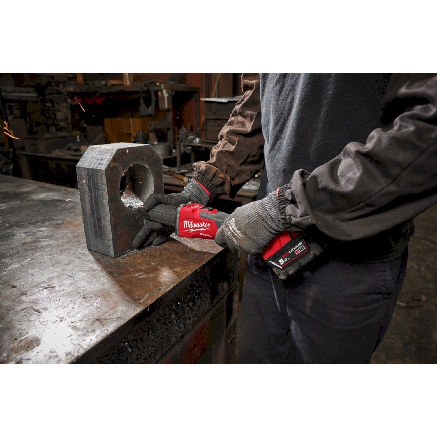 https://api.mastertools.nl/media/catalog/product/cache/4ac98b0d5e81b56bd000310ba88c60e0/m/i/milwaukee-m18-fdgrb-0x-accu-rechte-stiftslijper-met-rapidstoptm-en-schuifschakelaar-gen-ii-basic-body-in-hd-box-4933480953-4058546412388-mastertools_nl-5.jpg