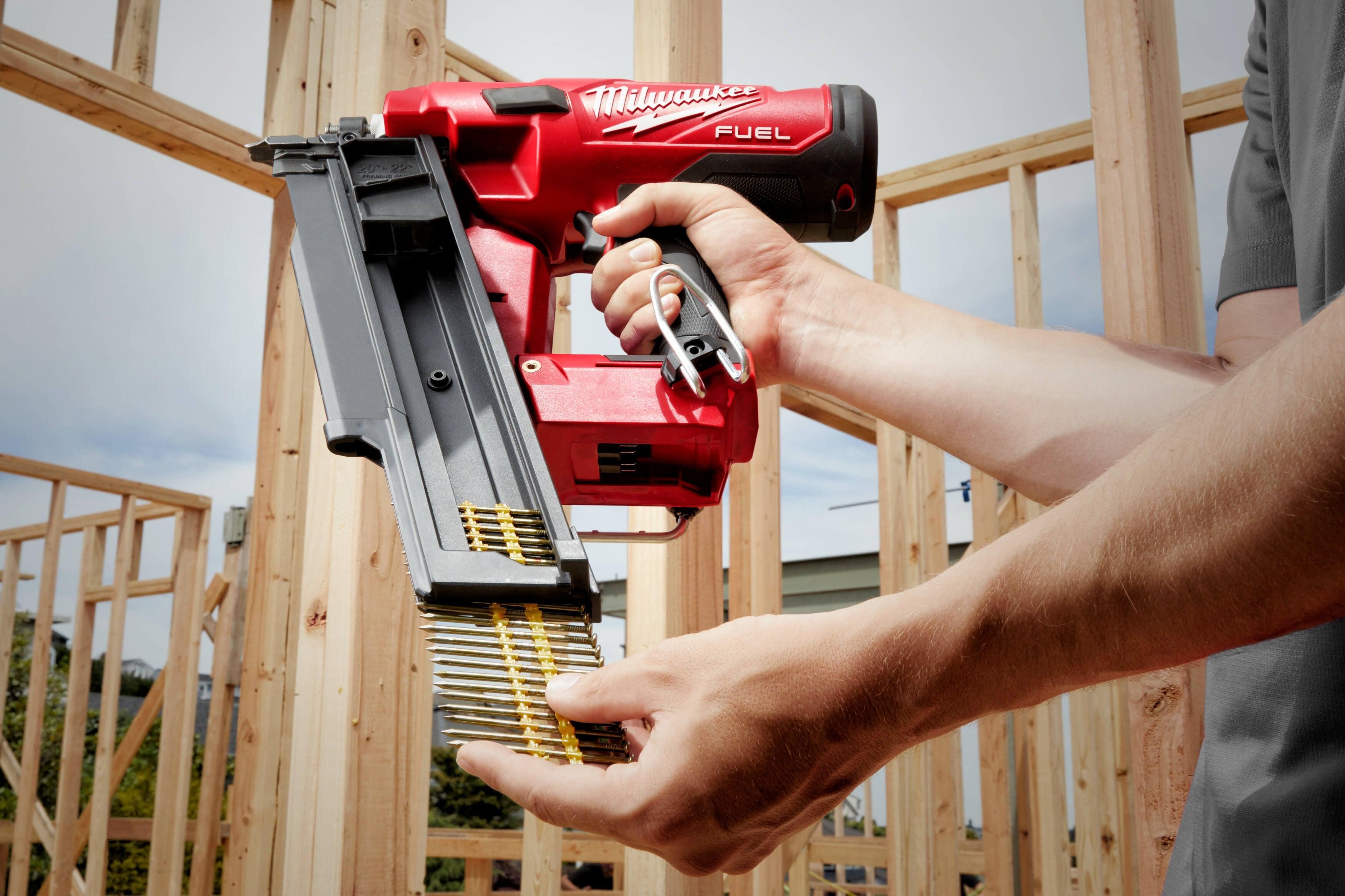 https://api.mastertools.nl/media/catalog/product/cache/4ac98b0d5e81b56bd000310ba88c60e0/m/i/milwaukee-m18-ffn21-0c-accu-constructie-tacker-18v-4933478993-4058546362751-mastertools_nl-6.jpg