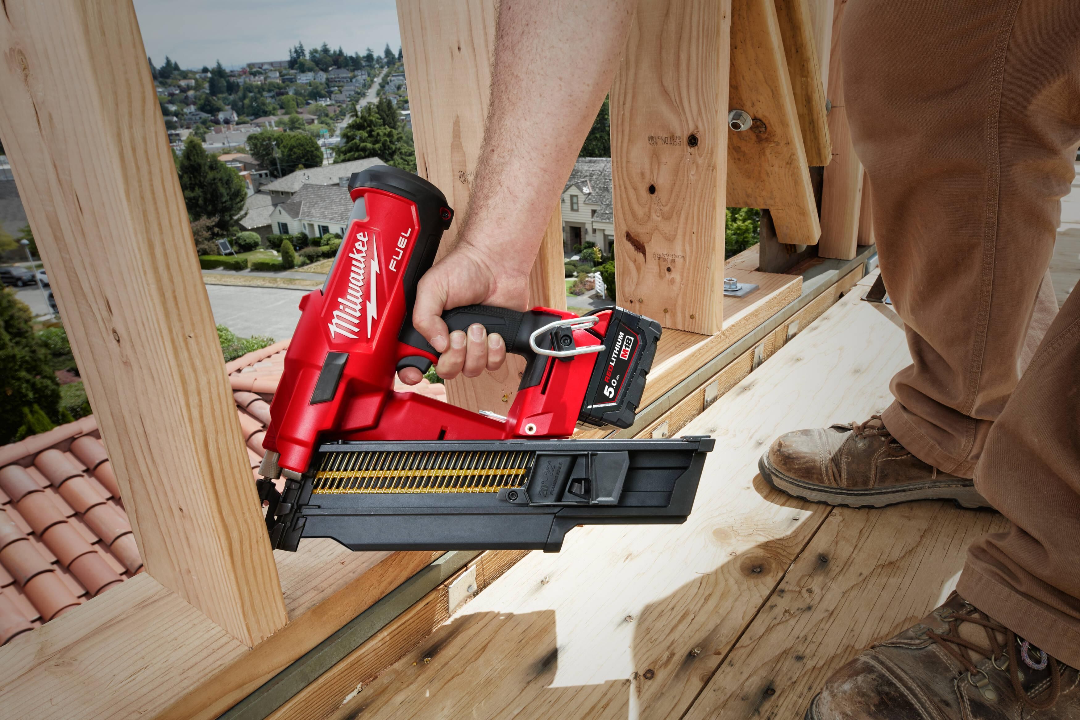 https://api.mastertools.nl/media/catalog/product/cache/4ac98b0d5e81b56bd000310ba88c60e0/m/i/milwaukee-m18-ffn21-0c-accu-constructie-tacker-18v-4933478993-4058546362751-mastertools_nl-8.jpg
