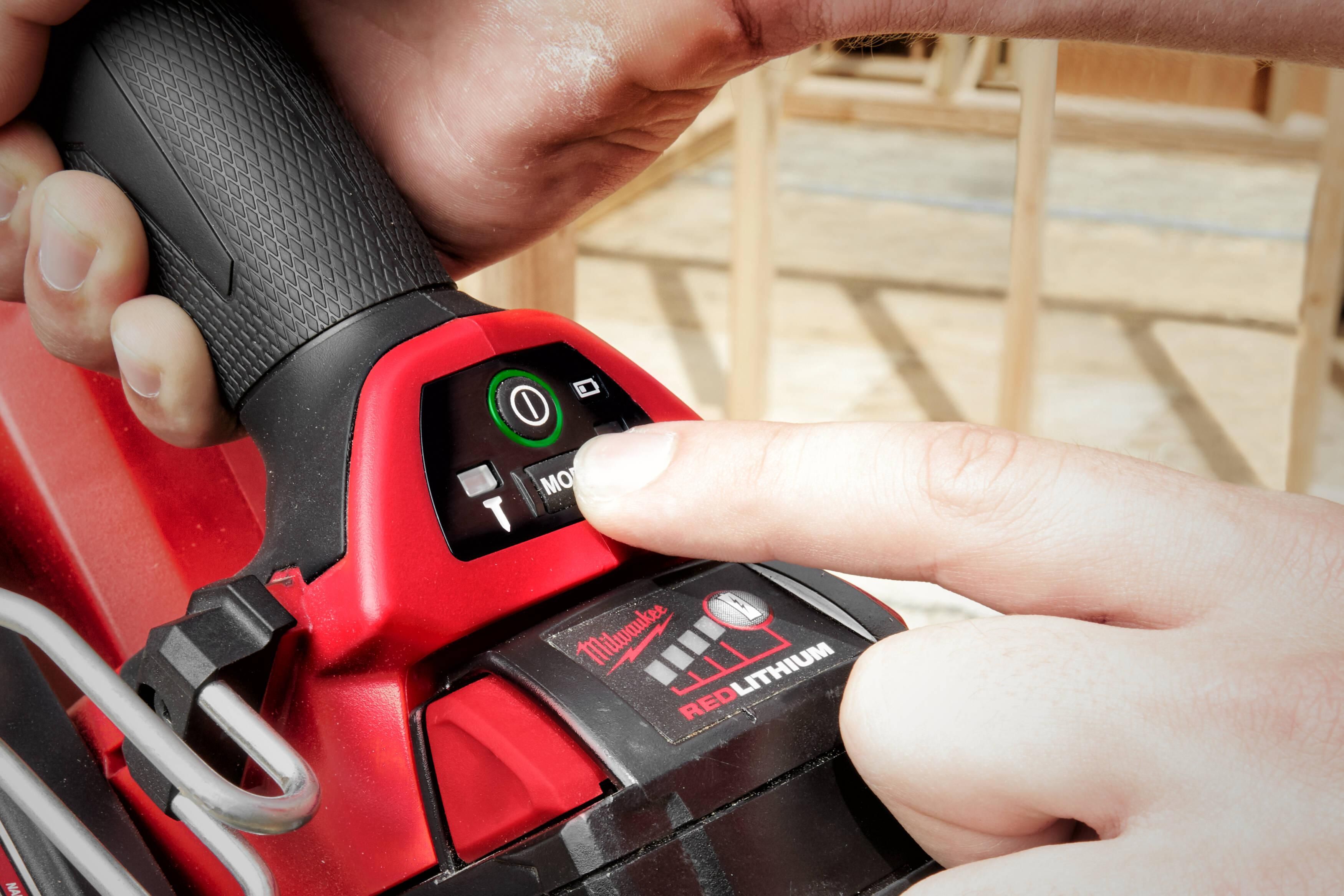 https://api.mastertools.nl/media/catalog/product/cache/4ac98b0d5e81b56bd000310ba88c60e0/m/i/milwaukee-m18-ffn21-0c-accu-constructie-tacker-18v-4933478993-4058546362751-mastertools_nl-9.jpg