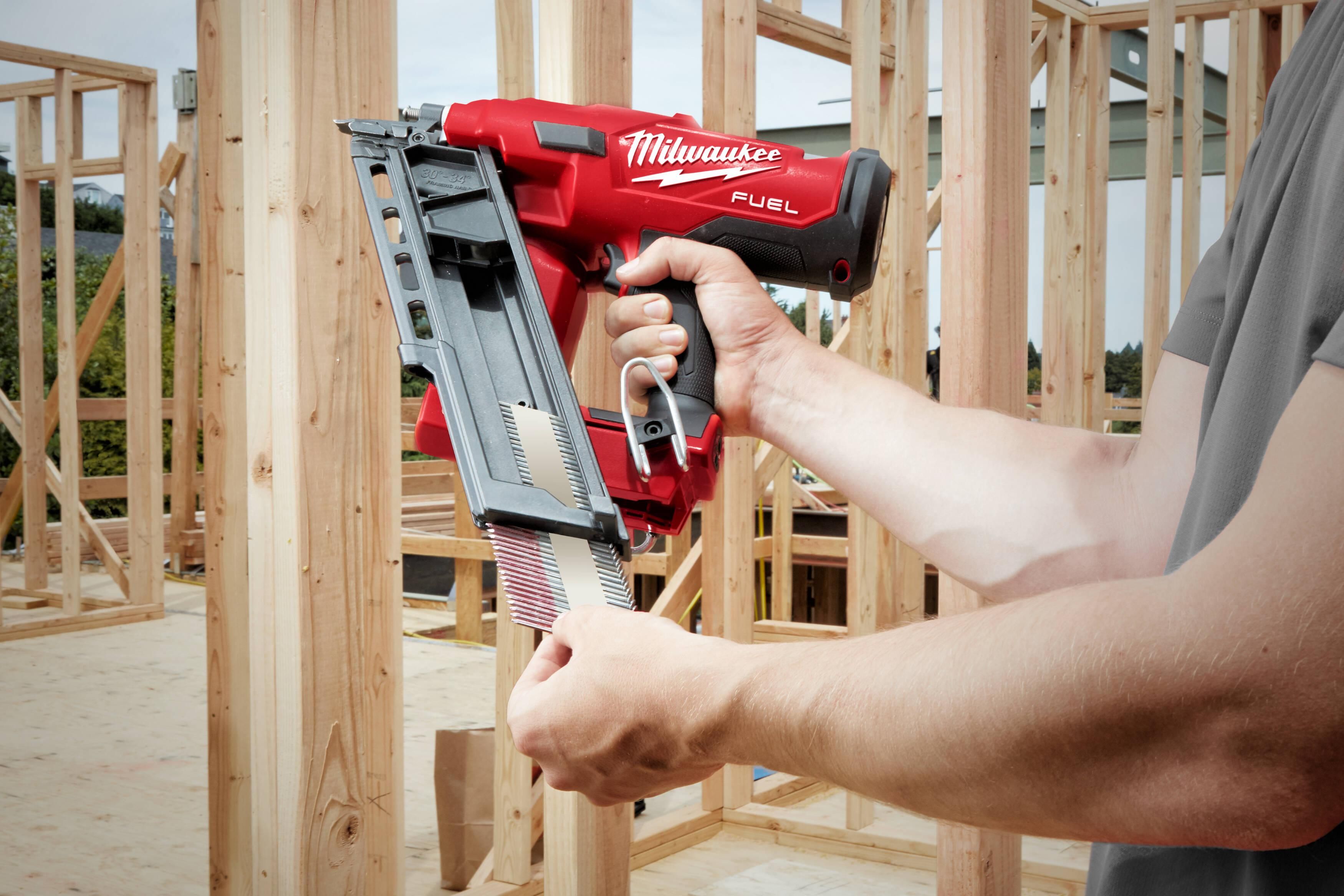 https://api.mastertools.nl/media/catalog/product/cache/4ac98b0d5e81b56bd000310ba88c60e0/m/i/milwaukee-m18-ffns-502c-accu-constructie-tacker-18v-in-koffer-4933478302-4058546344795-mastertools_nl-14.jpg